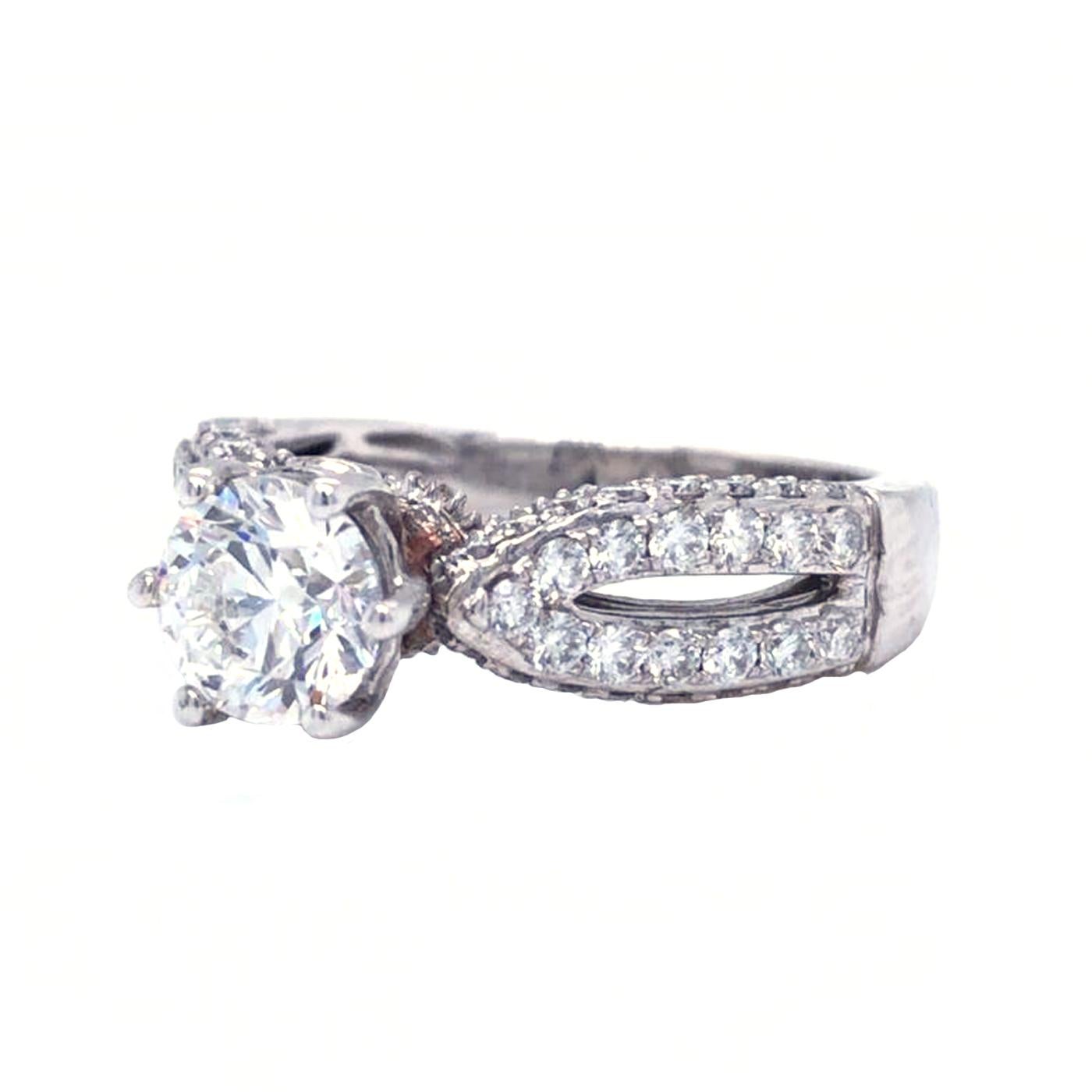 Anello in oro 14K con diamanti classici a taglio rotondo naturale certificati GIA da 1,00 carati In condizioni ottime in vendita a Aventura, FL