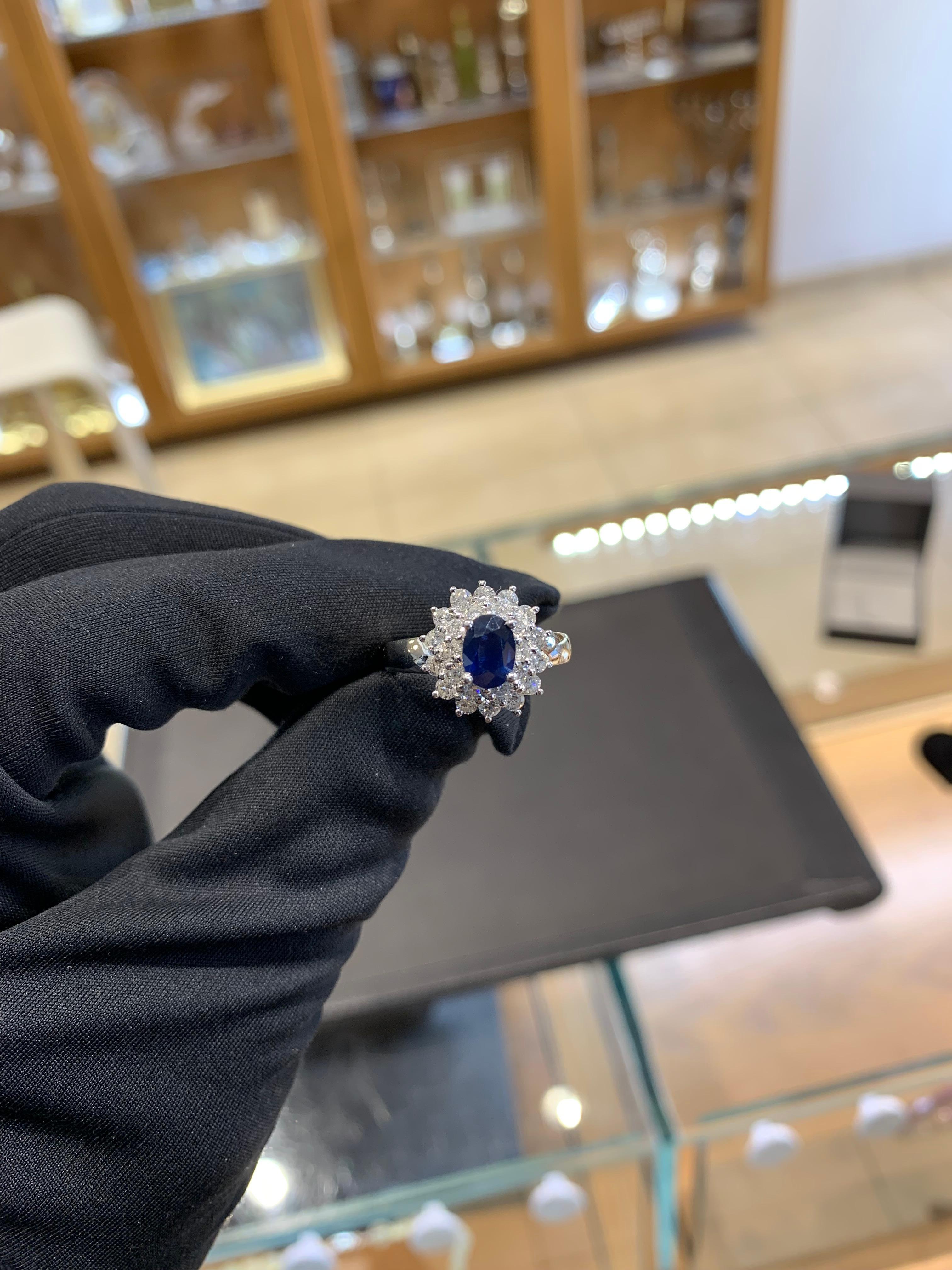 Women's or Men's 14k Gold 1.05 Carat Blue Sapphire & 0.80 Carat Diamond Cocktail Ring For Sale
