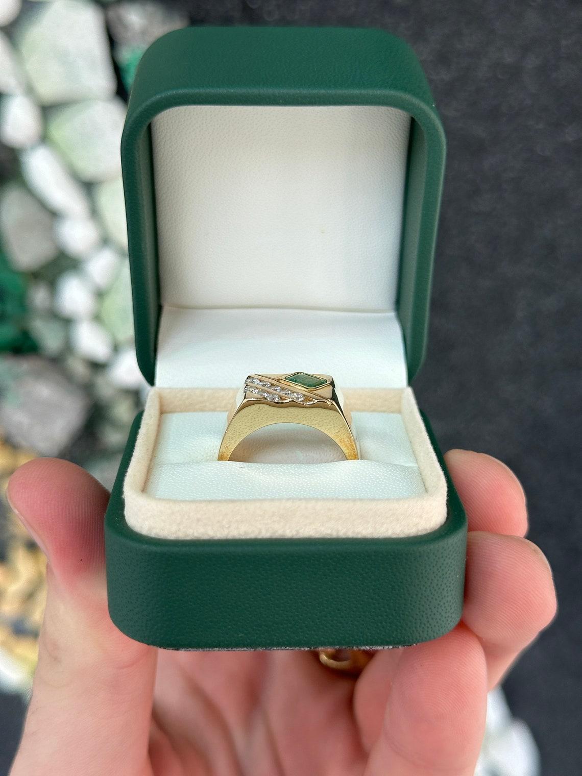 14K Gold 1.15tcw Emerald & Diamond Men's Signet Ring, Bezel Set Green Emerald For Sale 3