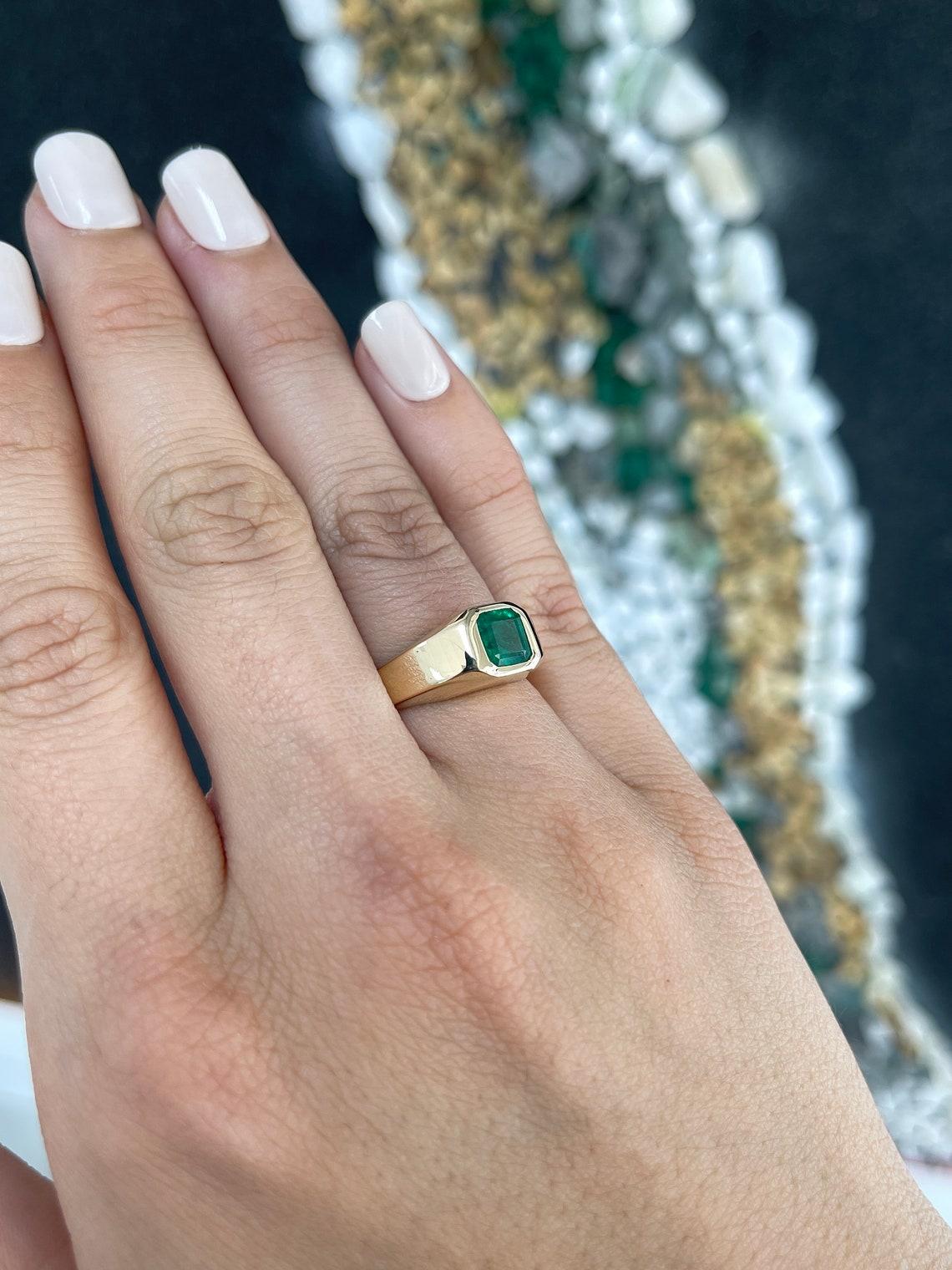 14K Gold 1.17ct Alpine Green Asscher Cut Emerald Men's Bezel Solitaire Ring In New Condition In Jupiter, FL