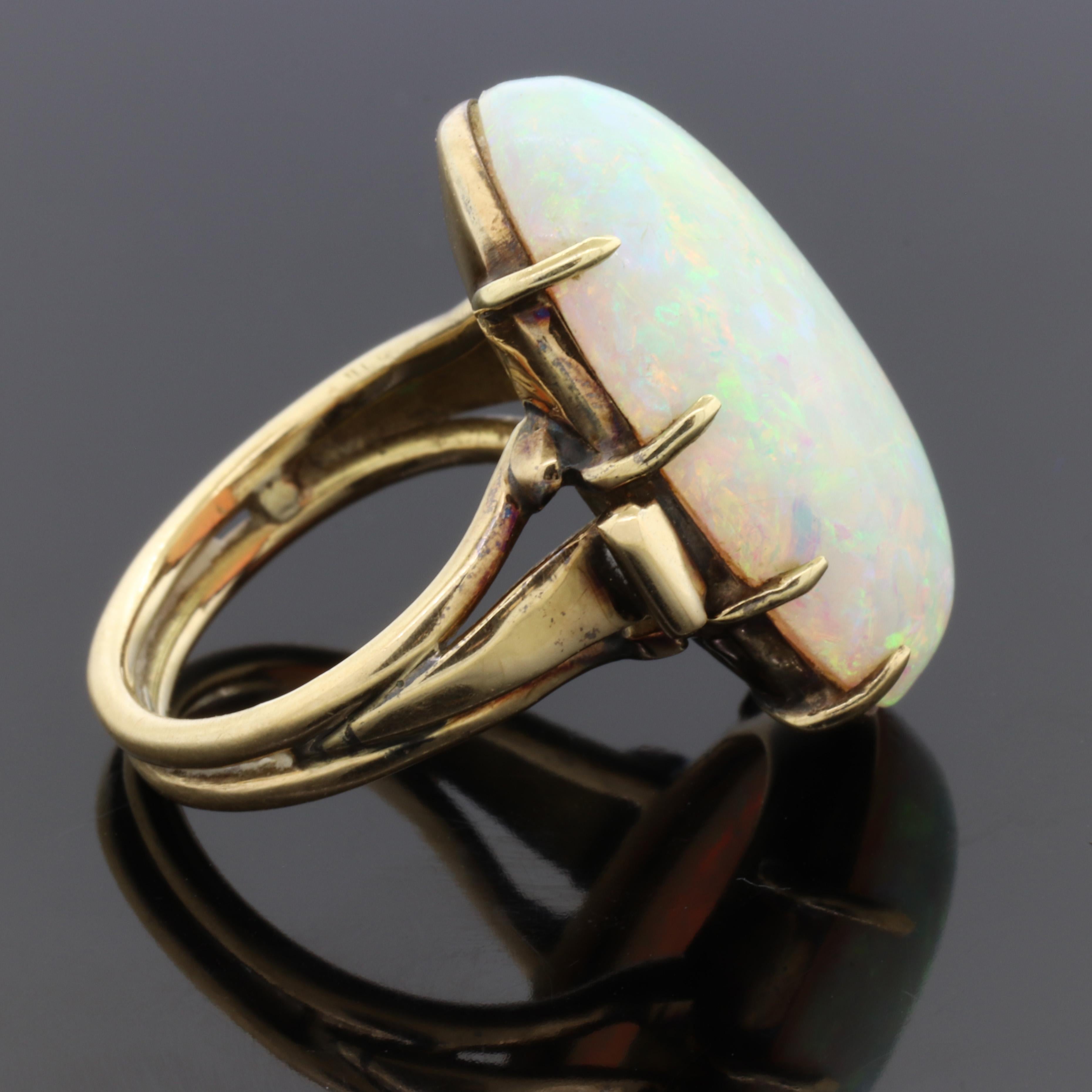 14 Karat Gold and 13.5 Carat Australian Opal Cabochon Ring Pink Green Fire In Good Condition In Lauderdale by the Sea, FL