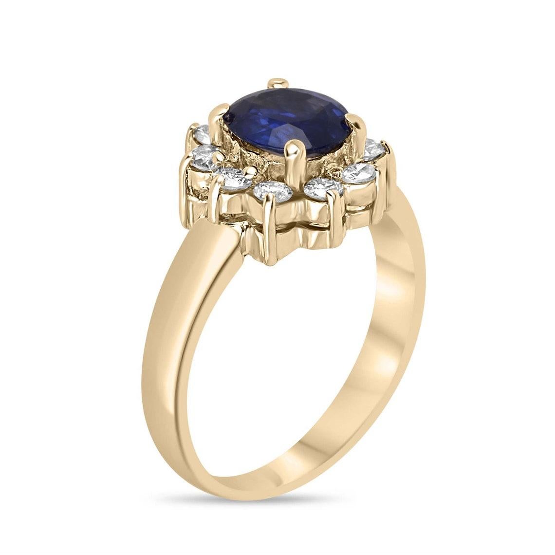Erleben Sie den Inbegriff von Eleganz mit diesem Damenring mit Saphiren und Diamanten. Ein fesselnder 1,11-karätiger Saphir im Ovalschliff mit seiner satten blauen Ausstrahlung, seiner halbtransparenten Klarheit und seinem sehr guten Glanz steht im