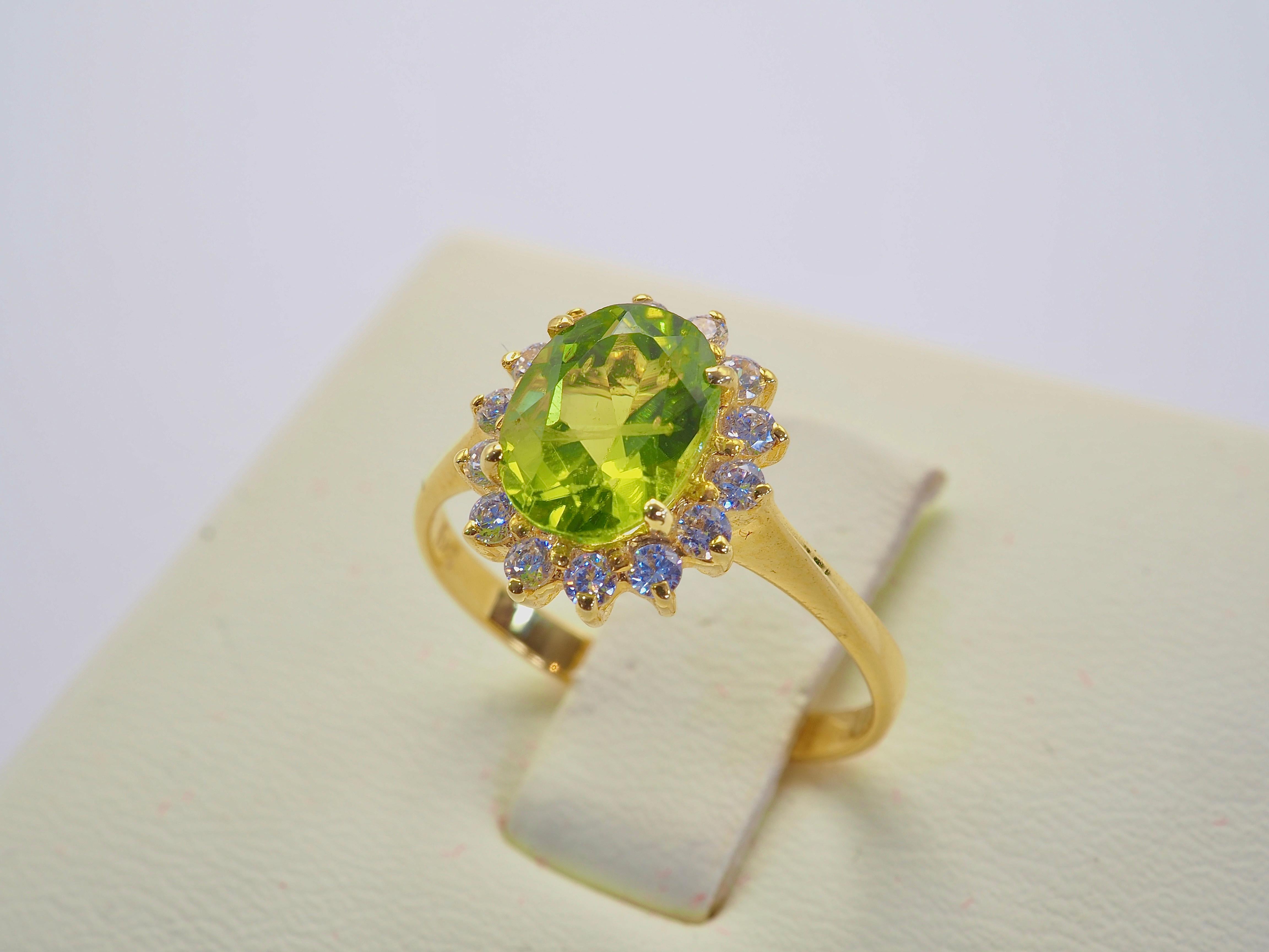 Women's 14K Gold 1.50ct Oval Green Peridot & Cubic Zirconia Sunburst Fine Ring