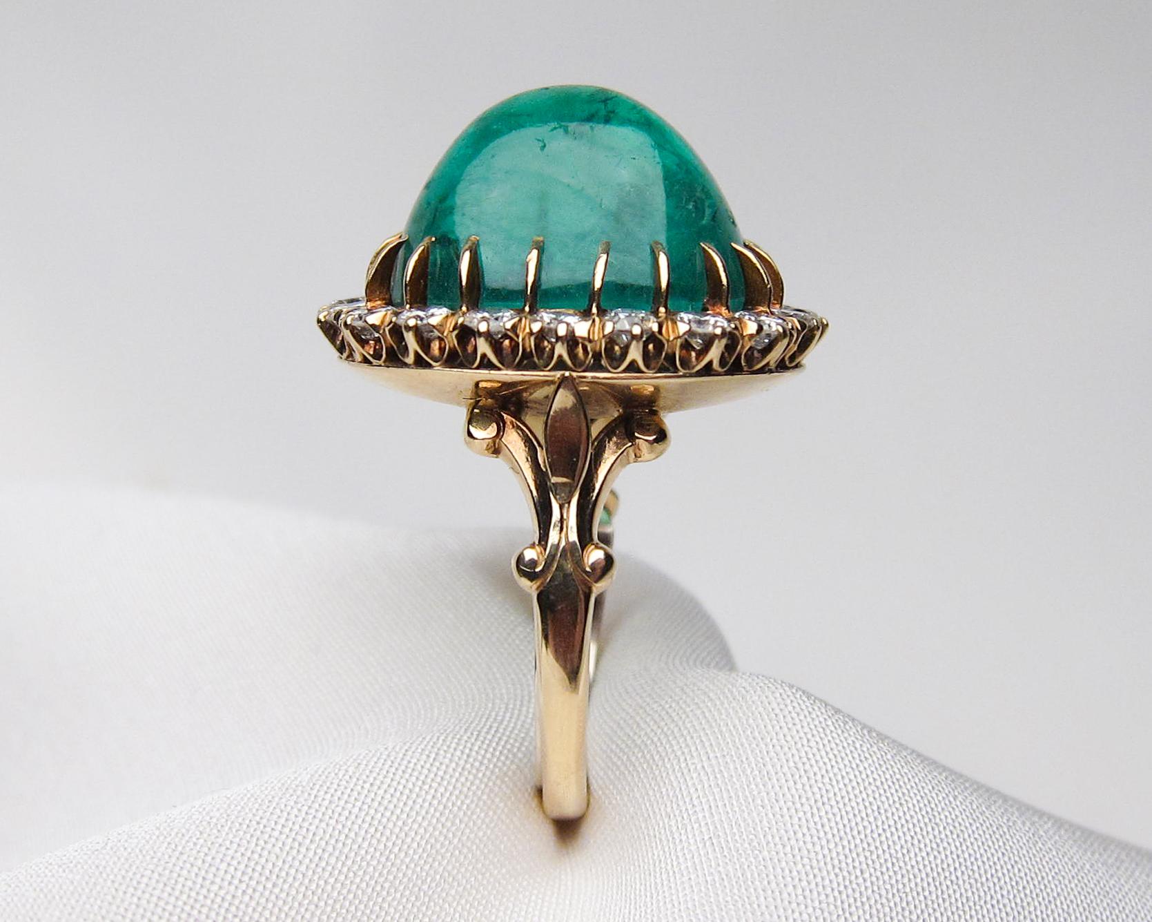 14K Gold 1.60 Ct Diamond and 27.60 Ct Emerald Cabochon Cocktail Ring, Circa 1940 In Excellent Condition For Sale In Seattle, WA