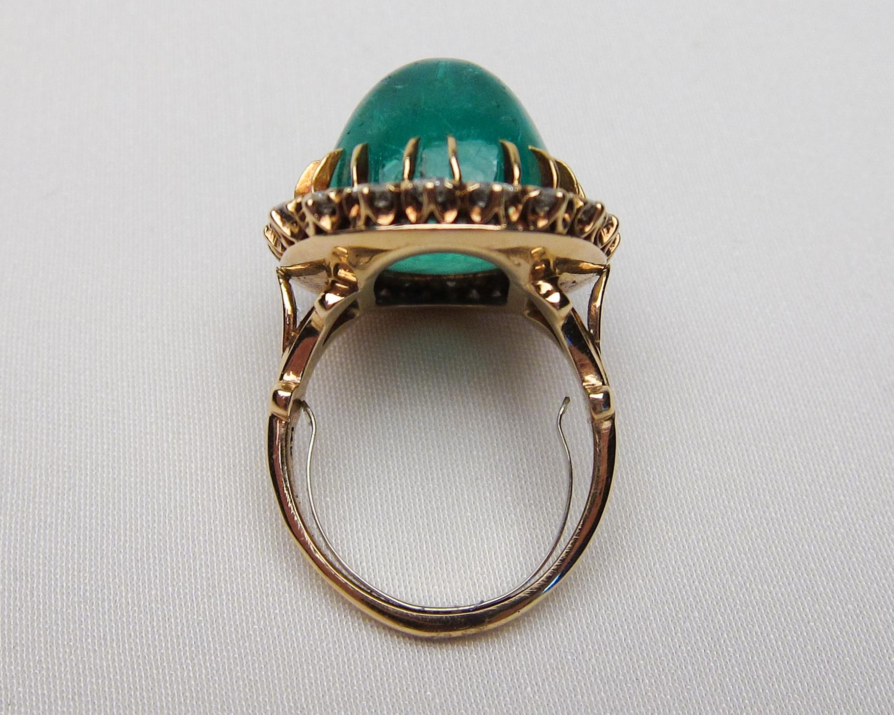 14K Gold 1.60 Ct Diamond and 27.60 Ct Emerald Cabochon Cocktail Ring, Circa 1940 For Sale 2