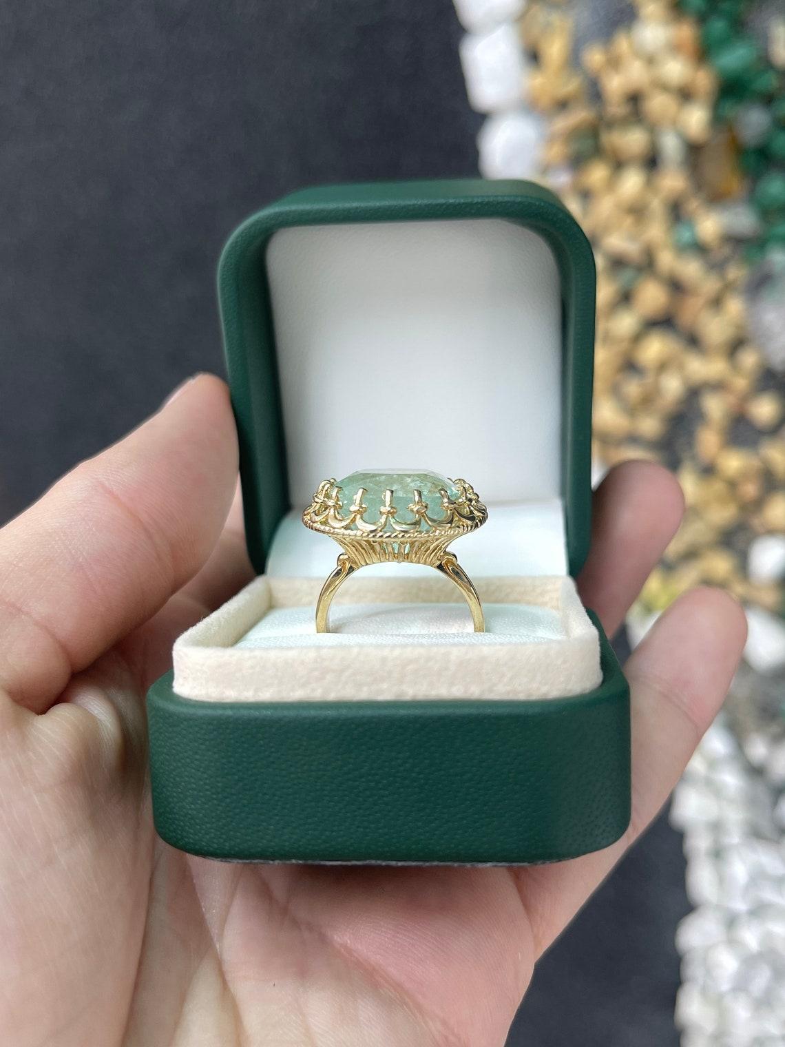 14K Gold 16,75 Karat Smaragdring mit Kissenschliff im Kissenschliff, hellgrüner kolumbianischer Vintage im Angebot 3