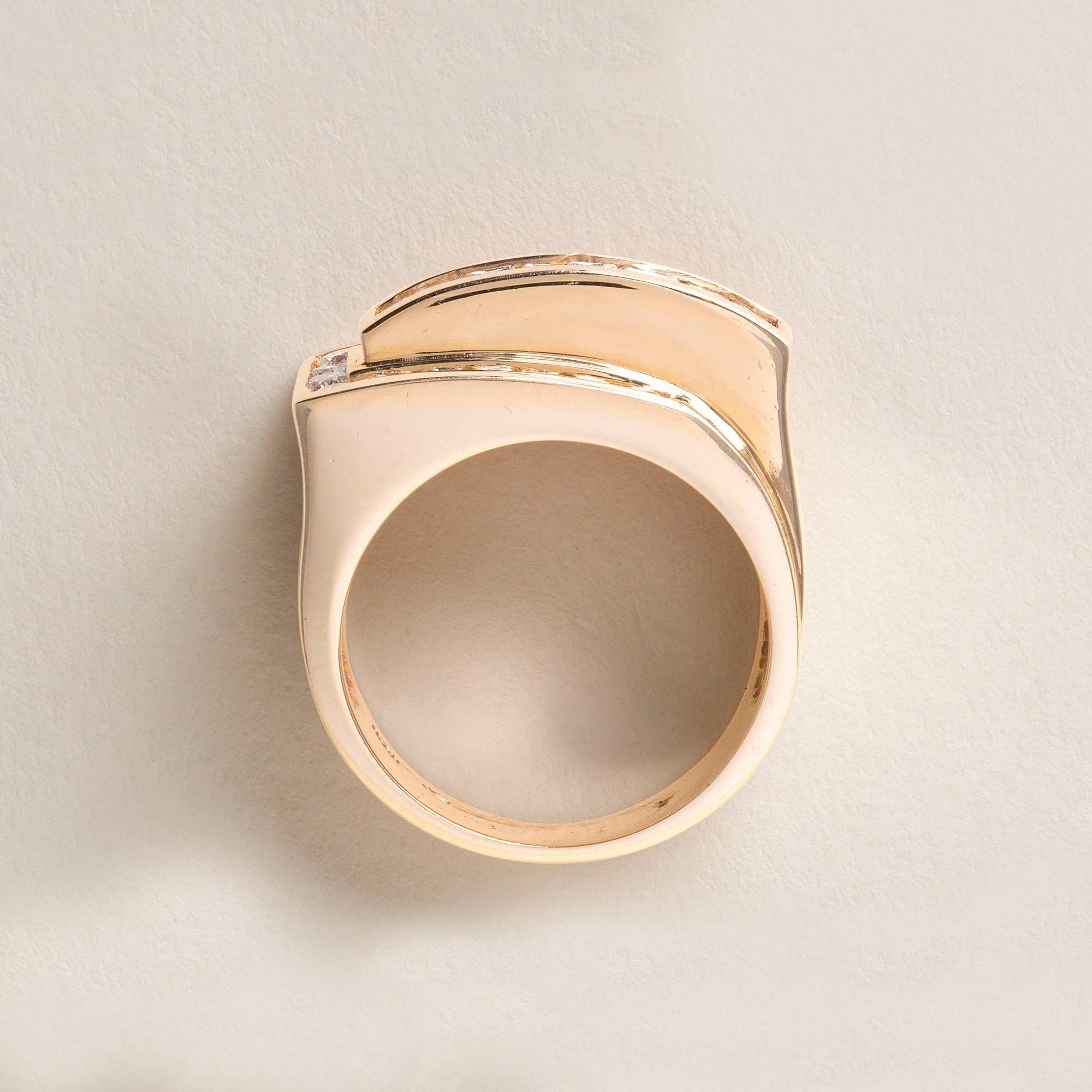 Taglio baguette Anello dritto in oro 14K con diamanti taglio Baguette e Brilliante rotondo da 1,75 carati in vendita