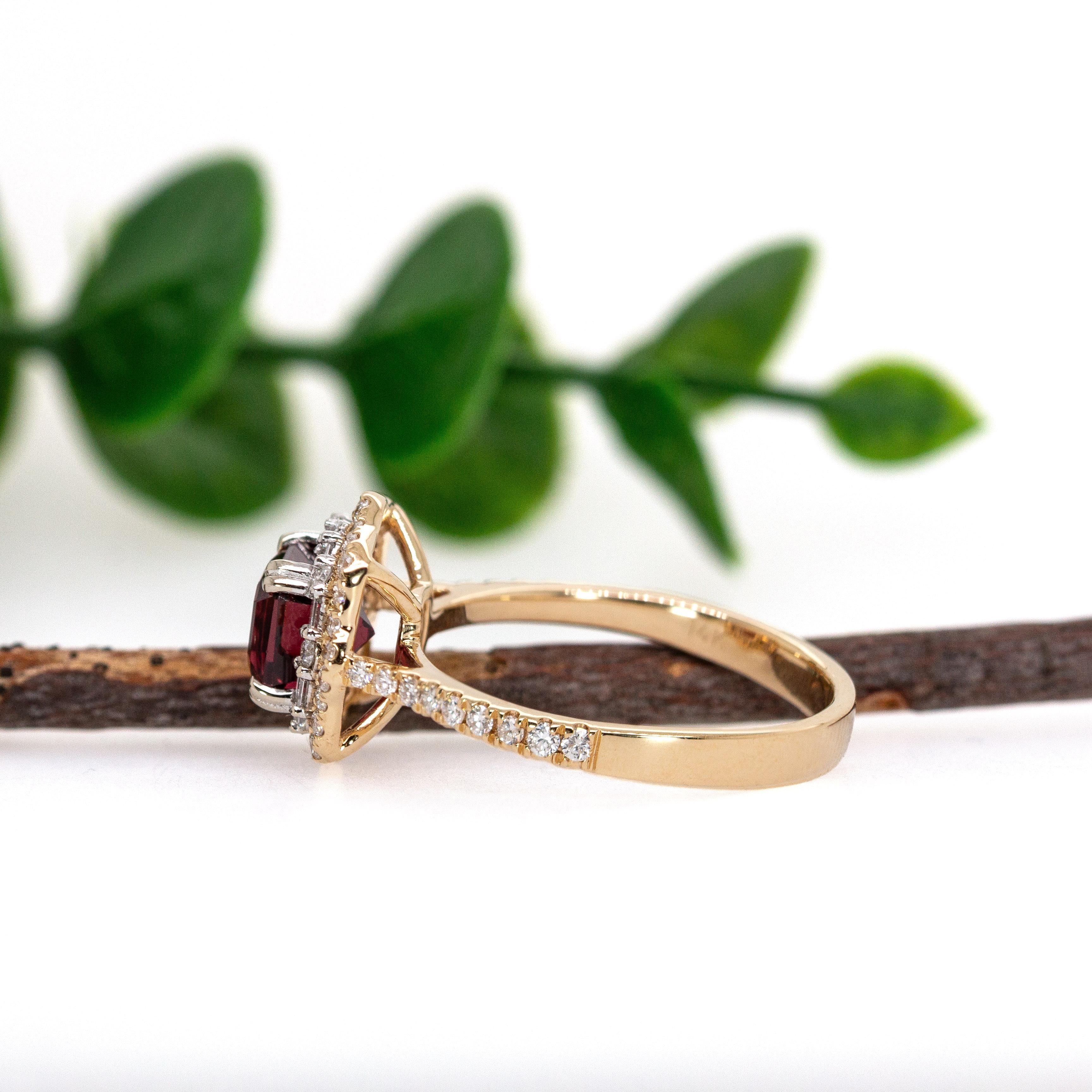 Bague double halo en or 14K 1,7cts grenat rhodolite de Madagascar et diamant naturel Pour femmes en vente