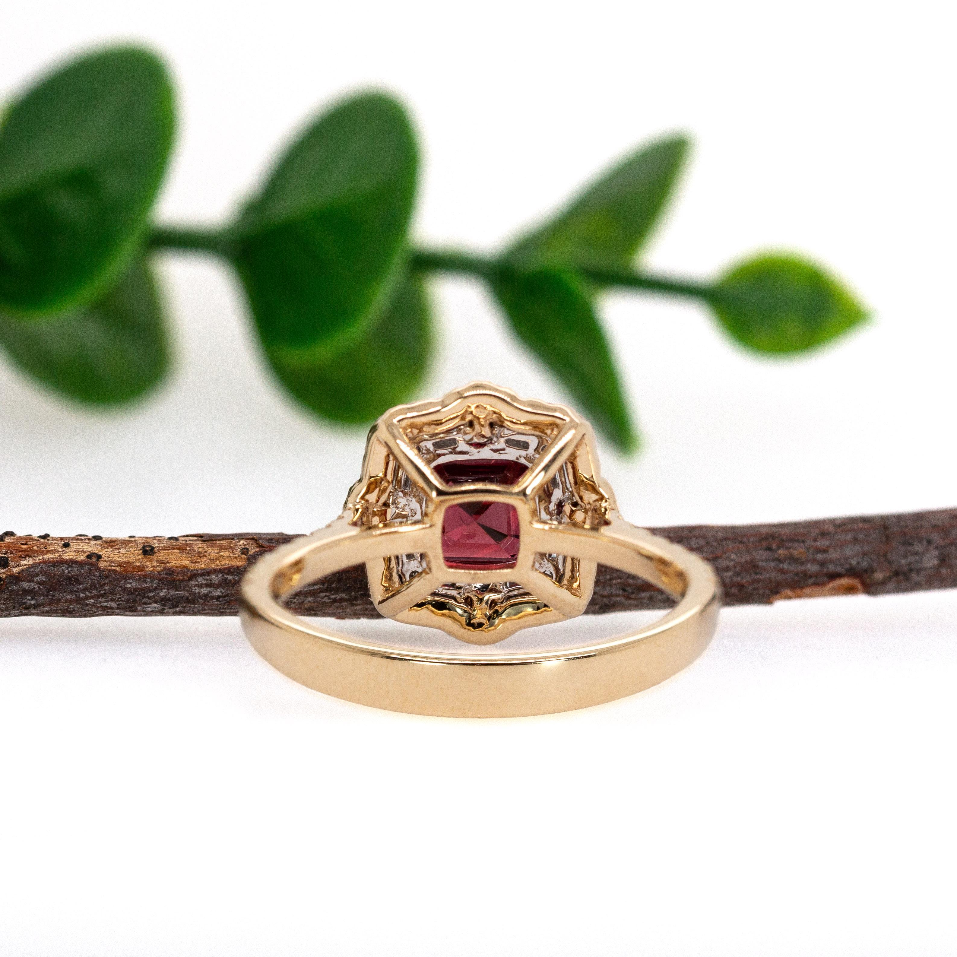 Bague double halo en or 14K 1,7cts grenat rhodolite de Madagascar et diamant naturel en vente 1