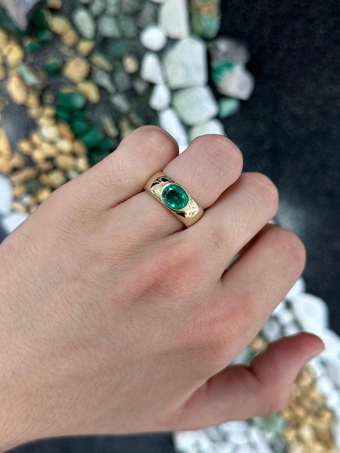 Art Deco 14K Gold 1.80ct Oval Cut Solitaire Emerald Ring, 8mm Bezel Set Unisex Pinky Ring For Sale