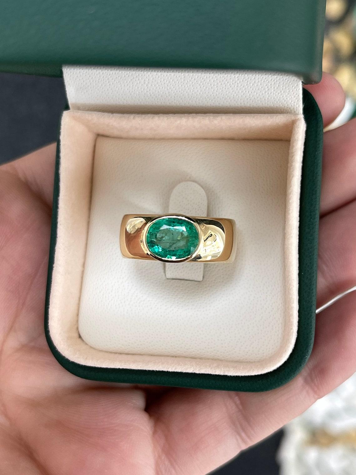 Men's 14K Gold 1.80ct Oval Cut Solitaire Emerald Ring, 8mm Bezel Set Unisex Pinky Ring For Sale