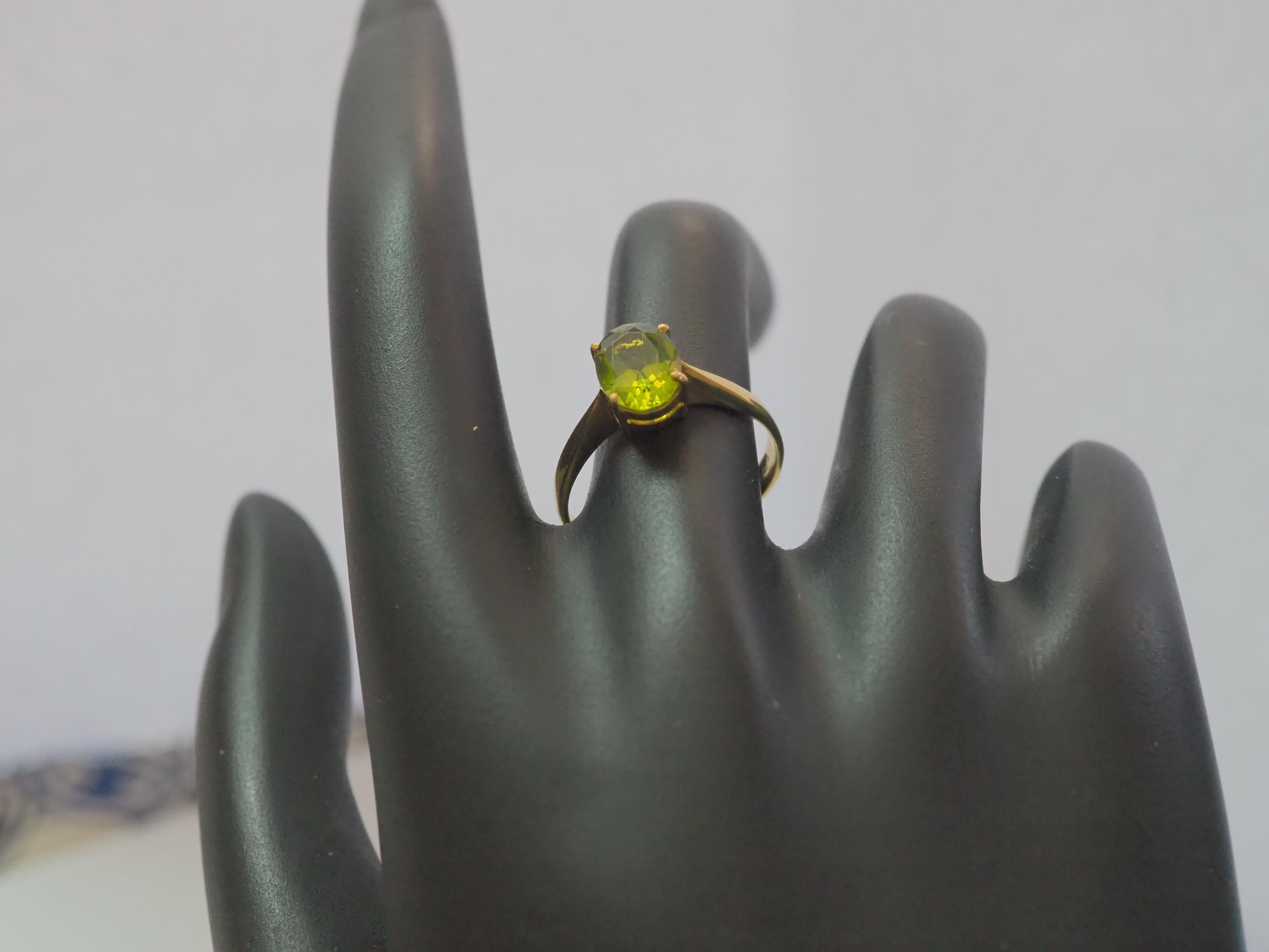 14K Gold 1.80ct Oval Peridot Solitaire Fine Ring For Sale 5