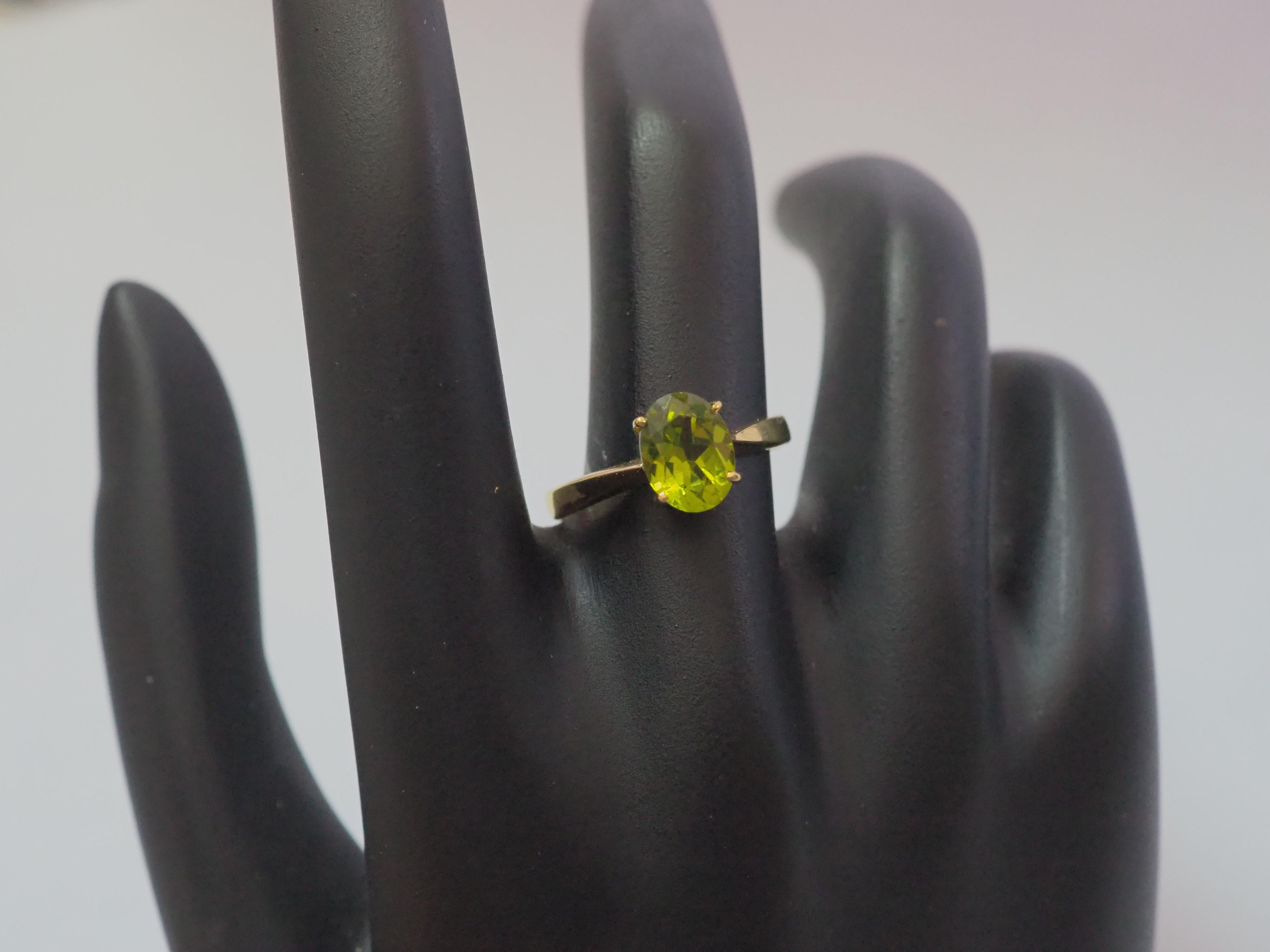 14K Gold 1.80ct Oval Peridot Solitaire Fine Ring For Sale 4