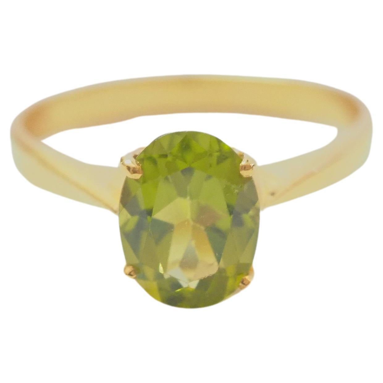 14K Gold 1.80ct Oval Peridot Solitaire Fine Ring For Sale
