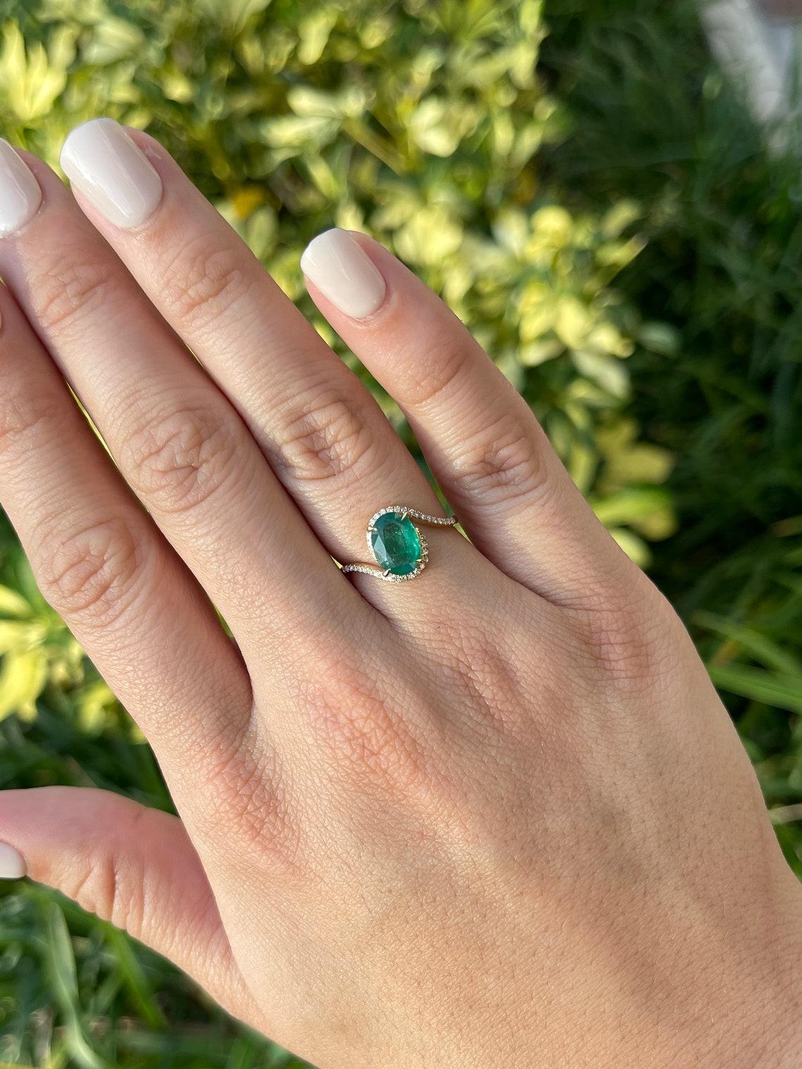 Art Deco 14K Gold 1.80tw Oval Emerald & Diamond Bypass Ring, Twisted Shank Eternity Desig For Sale