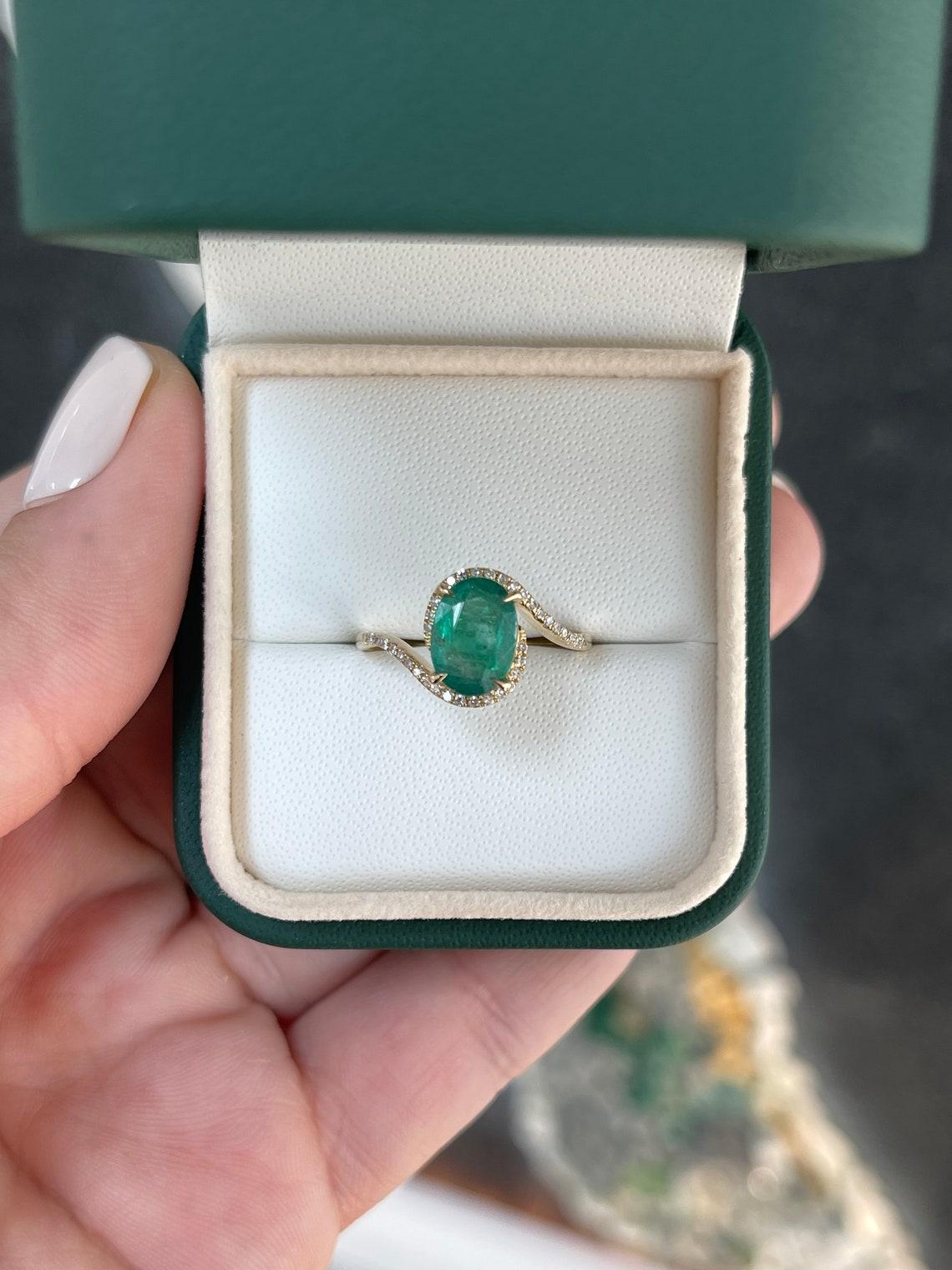 14K Gold 1.80tw Oval Emerald & Diamond Bypass Ring, Twisted Shank Eternity Desig For Sale 1