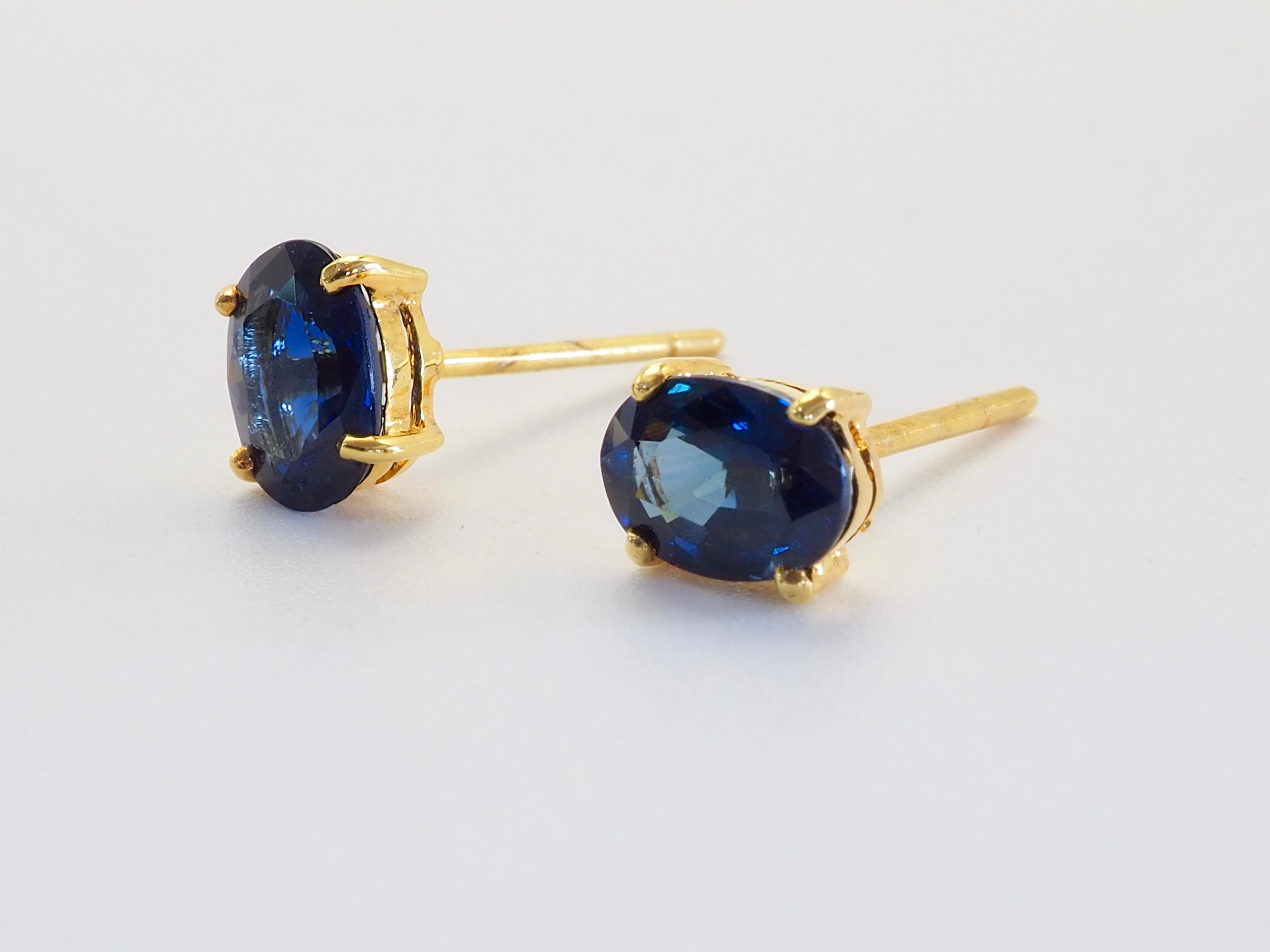 Un par de finas tachuelas de zafiro azul intenso perfectas para llevar a diario. Uno tiene un azul más saturado y el otro un tono azul más verdoso. Ambos son de Tailandia.
Ambos están muy limpios.

Detalles del producto:

Metal: Oro macizo de 14