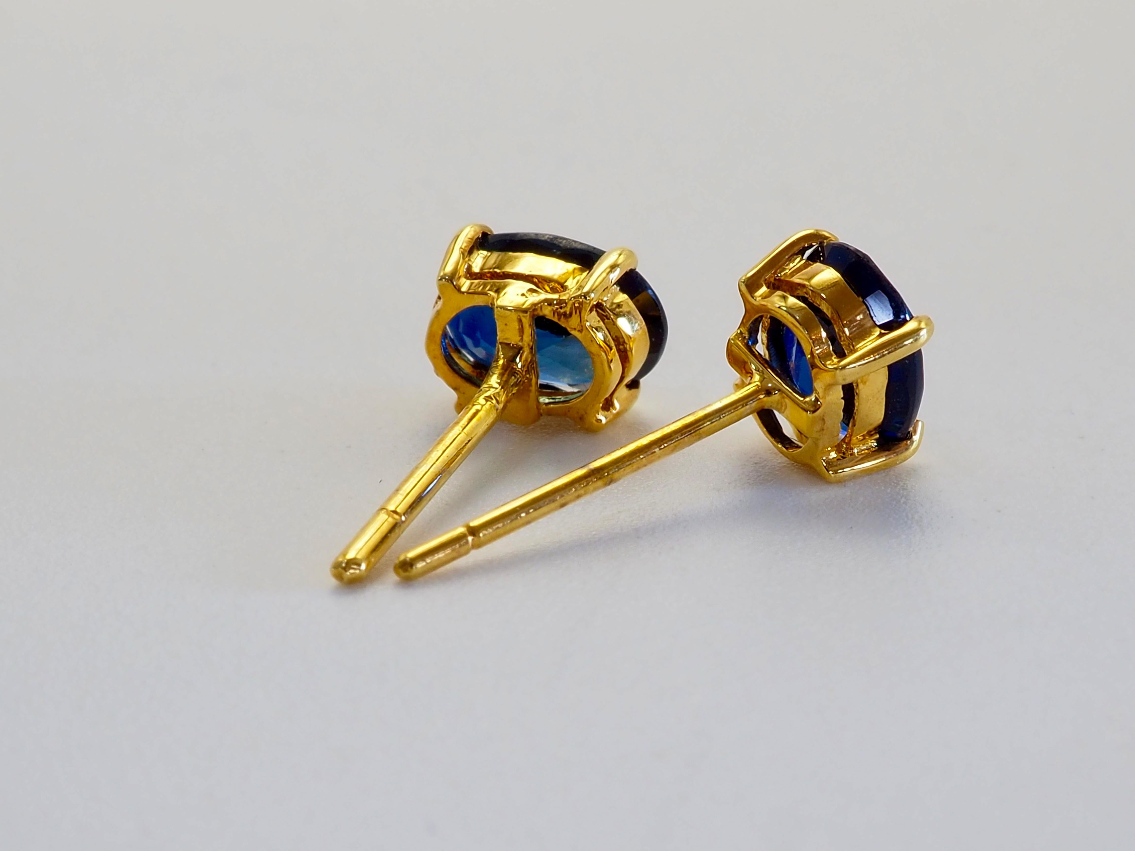Pendientes de oro de 14 quilates con zafiro azul verdoso profundo ovalado de 1,90 ct Corte oval
