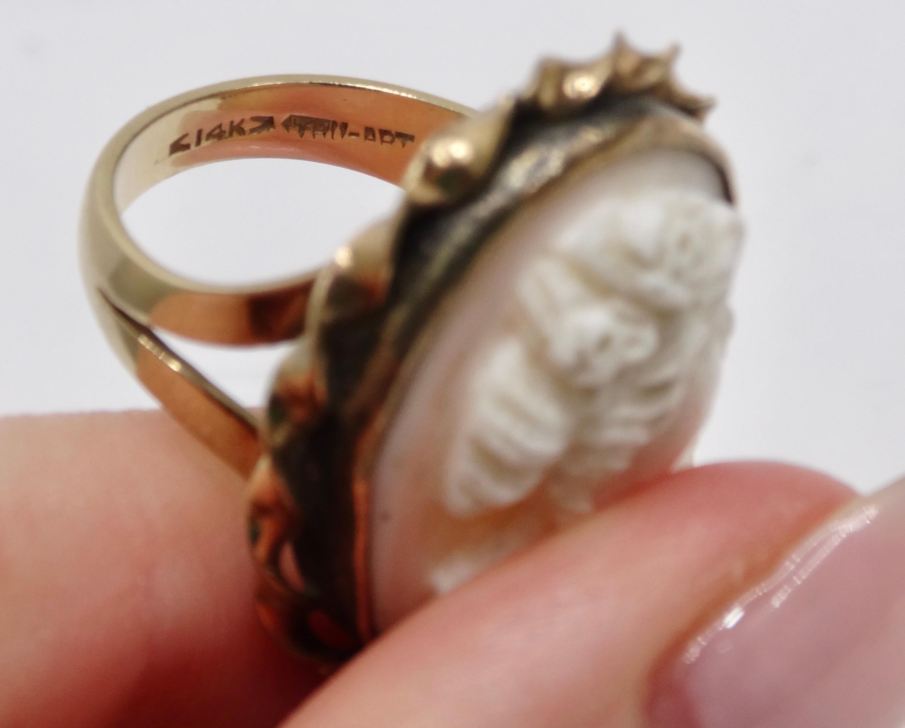 Women's 14k Gold 1950's Vintage Cameo Ring For Sale