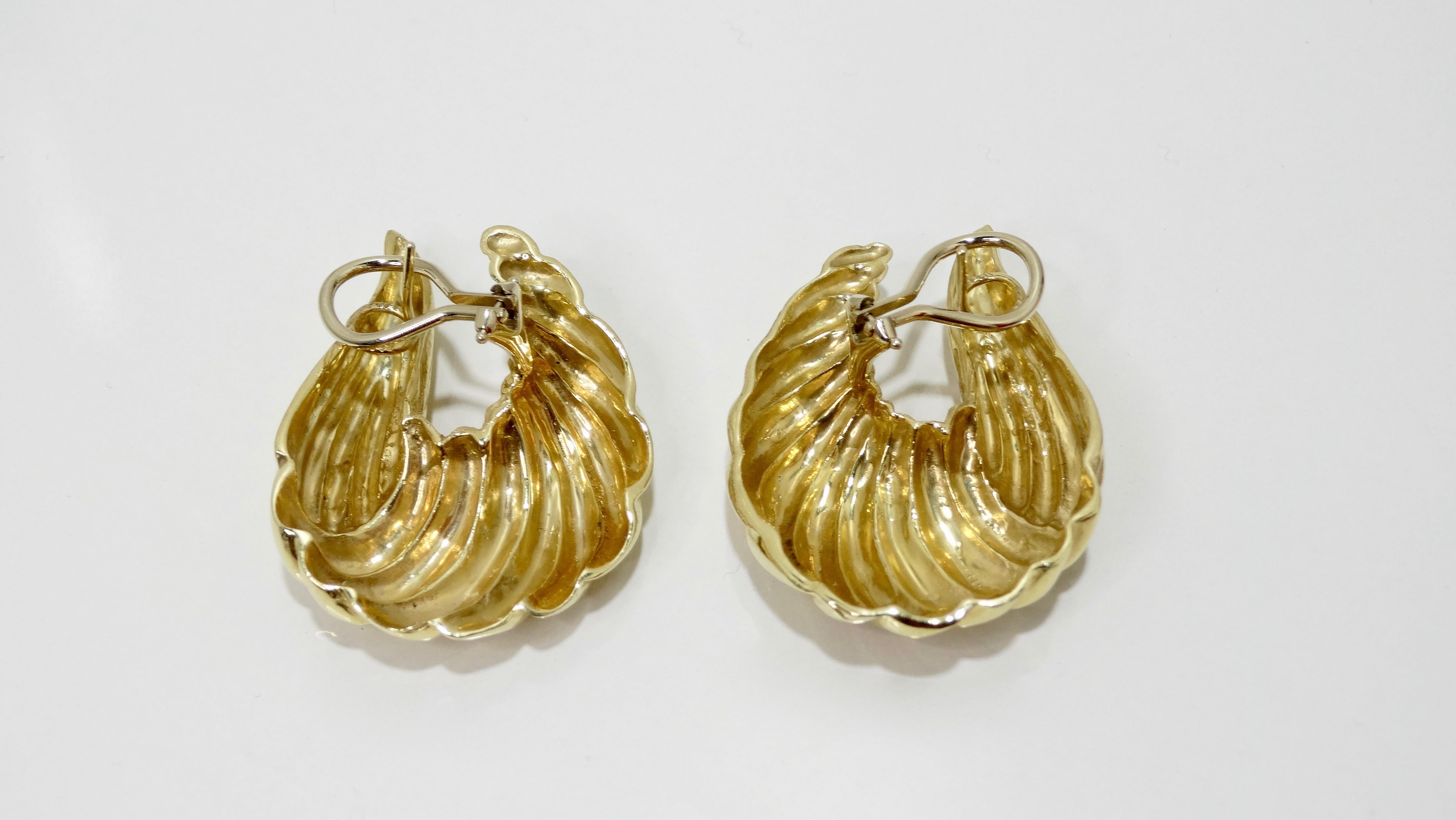 Ribbed Gold Earrings For Sale 1