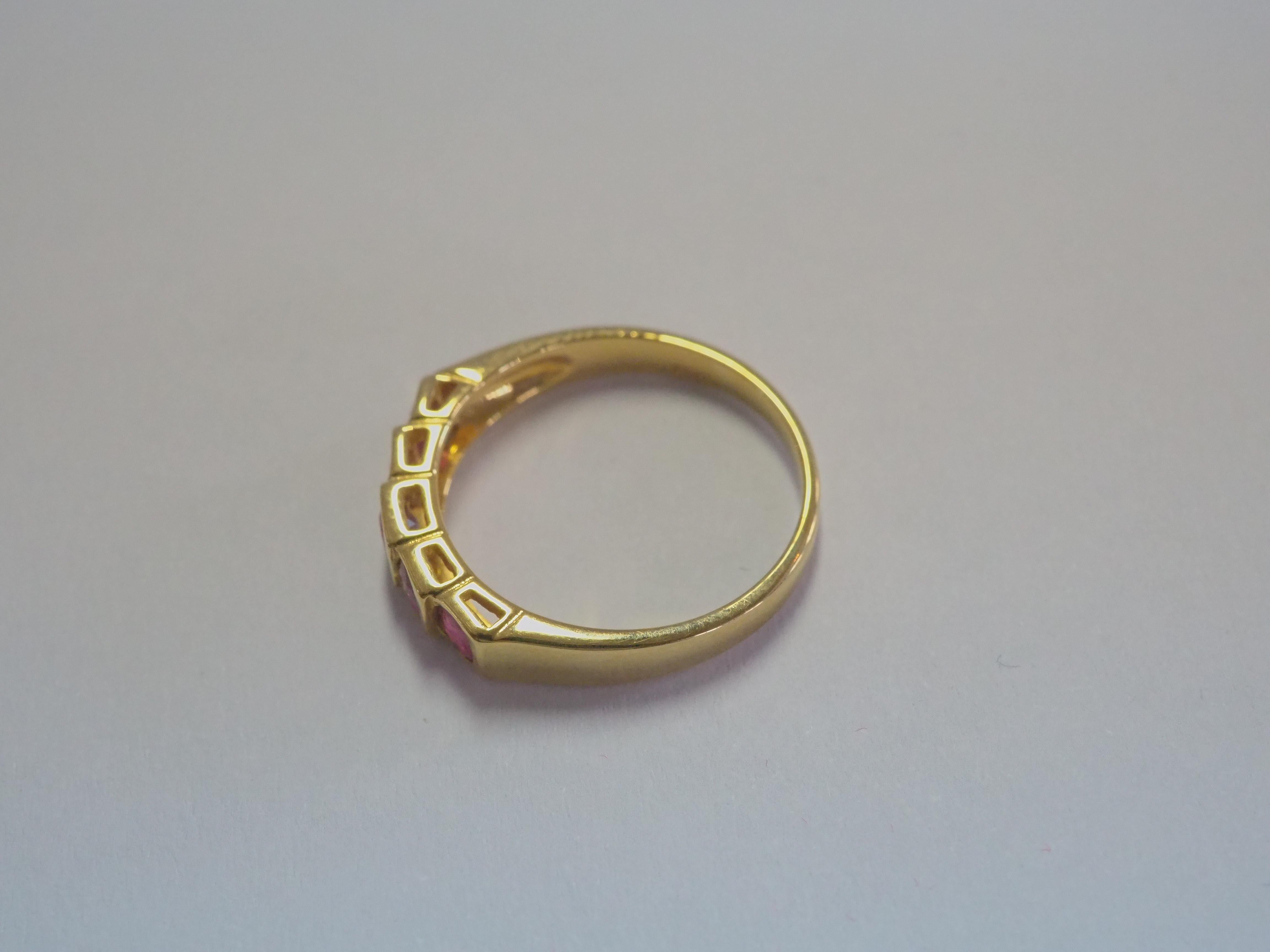14K Gold 1ct Fünf ovaler Rubin Vintage-Ring (Ovalschliff)