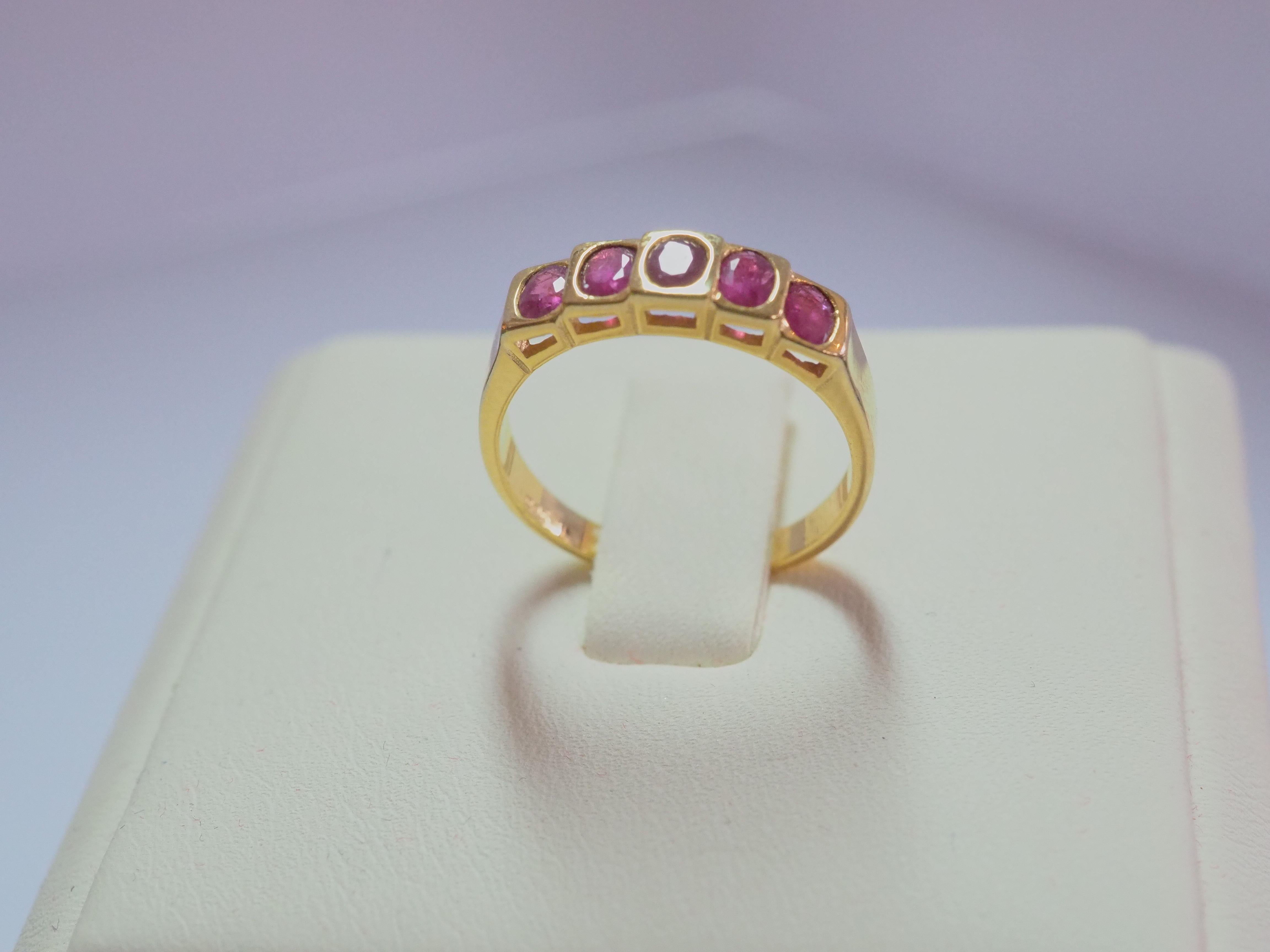 14K Gold 1ct Fünf ovaler Rubin Vintage-Ring 2