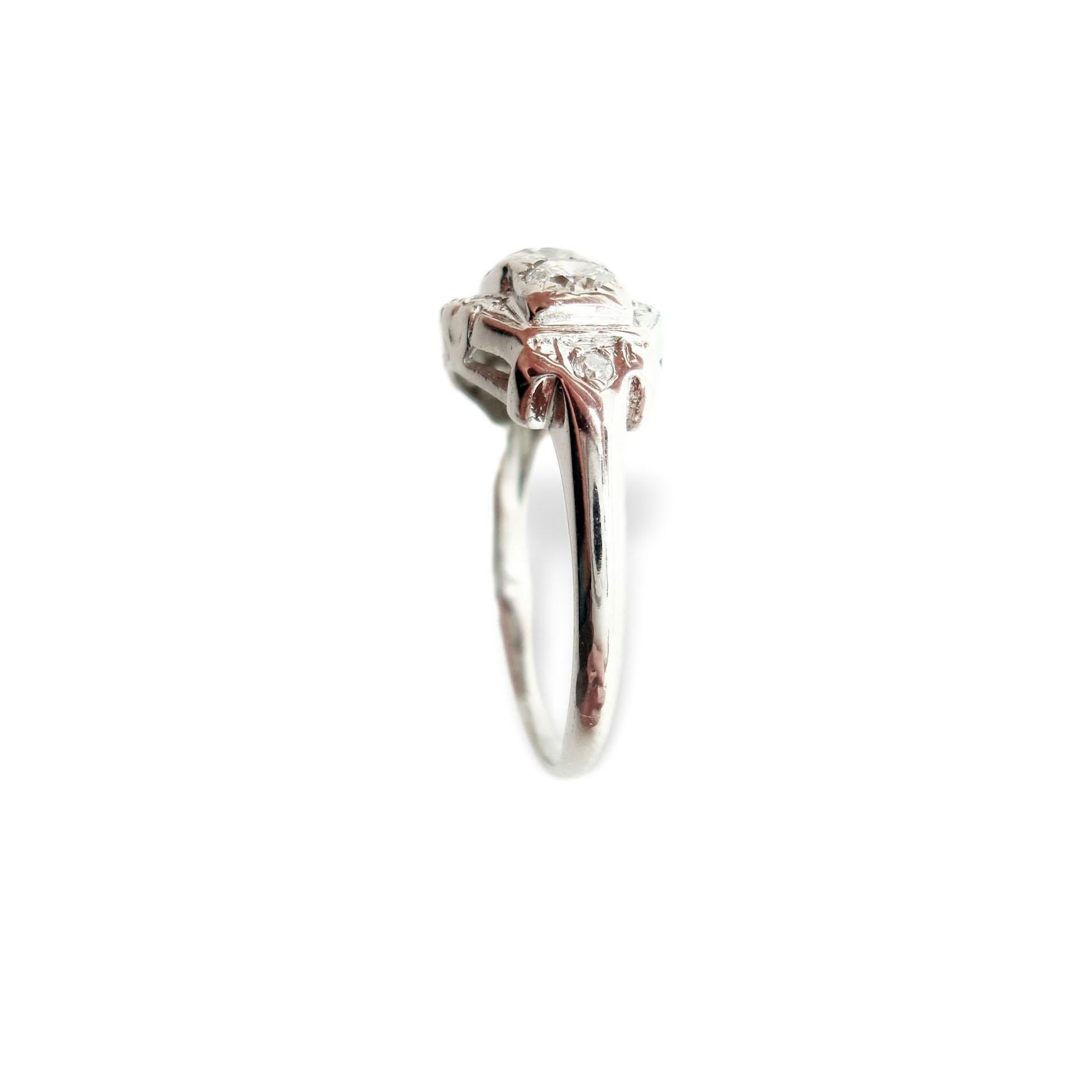 Contemporain Bague en or 14 carats avec diamant naturel véritable d'un poids total de 1 carat et petits diamants n° J2874 en vente