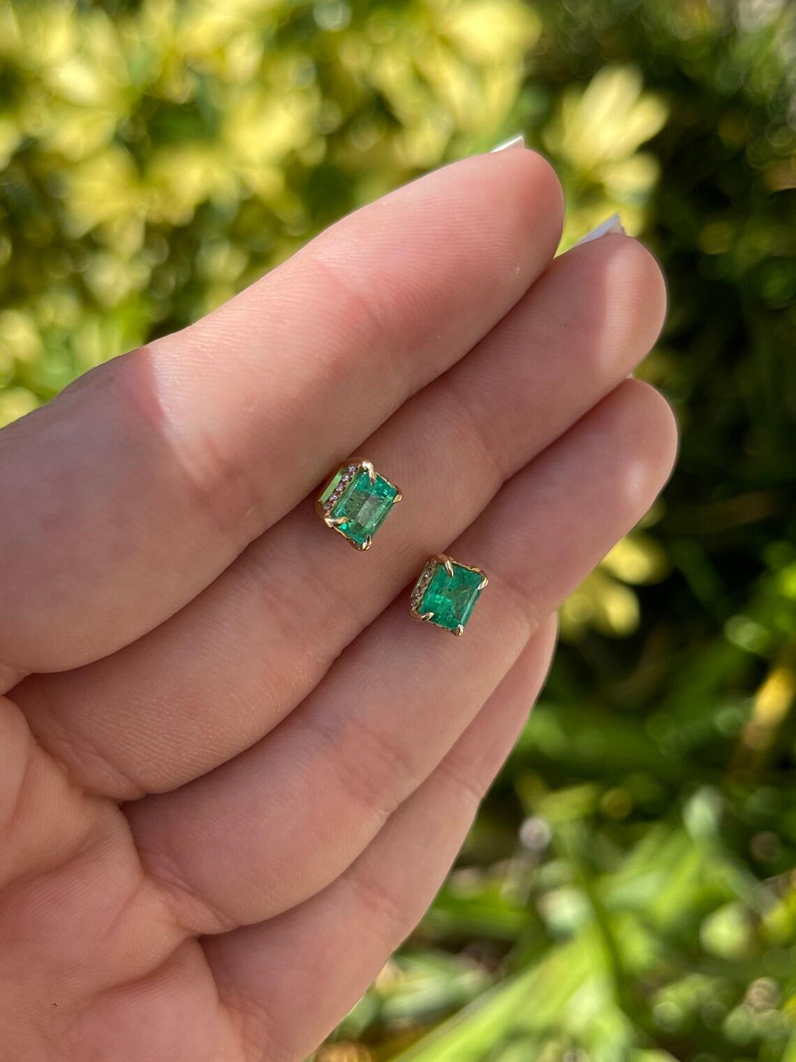 Pendientes de oro de 14 quilates con acento de esmeralda y diamante de 2,03 qt Pendientes con solitario de esmeralda Corte esmeralda en venta