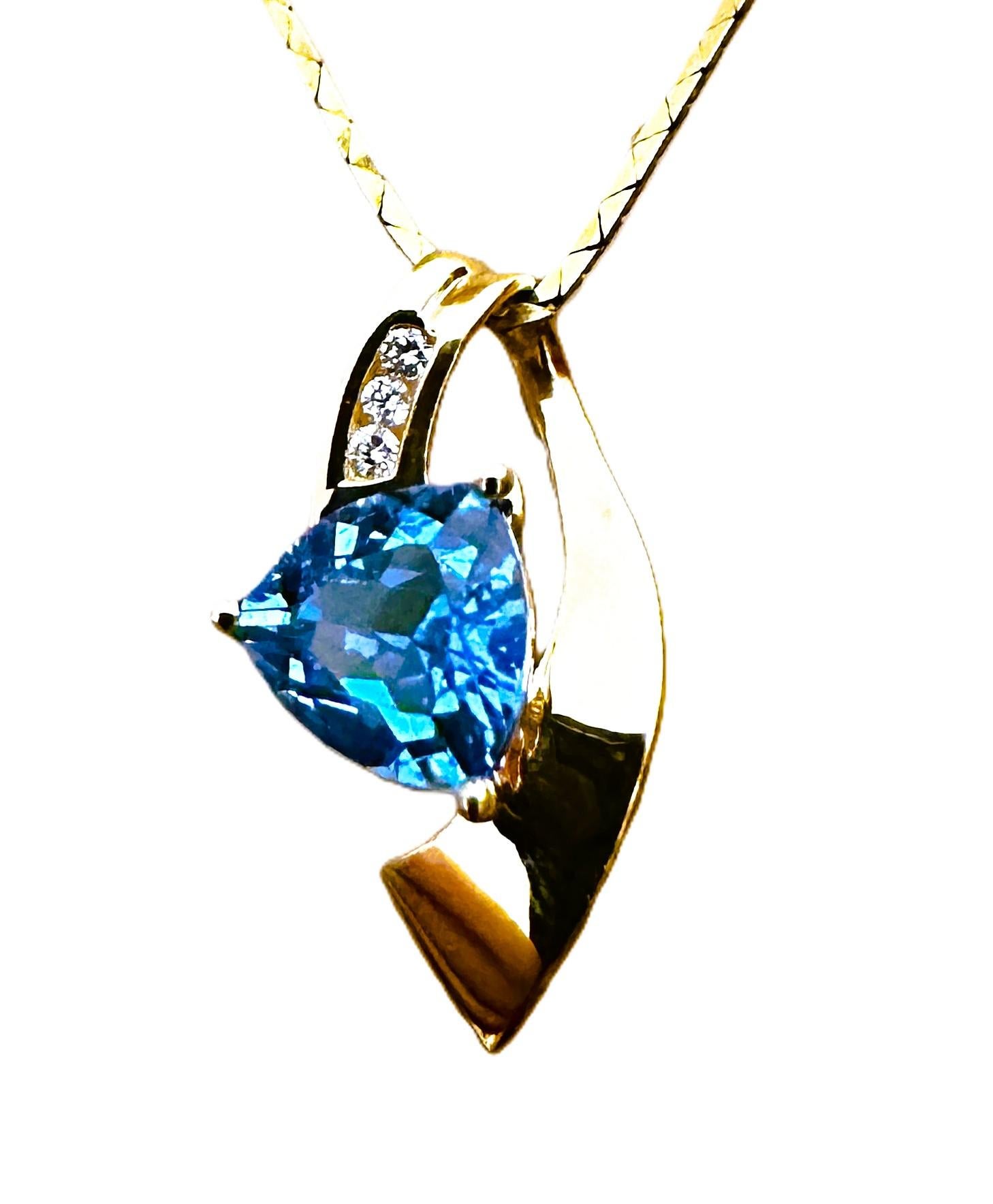 Women's 14k Gold 2.25 Carat Trillion Blue Topaz & Diamond Pendant Necklace 18
