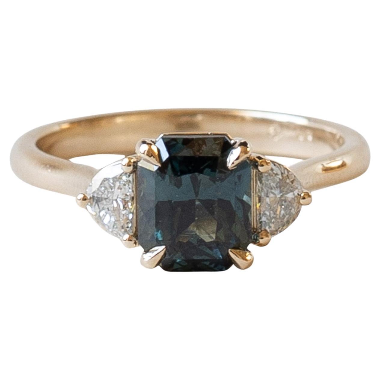 Bague en or 14K 2.52 CT Teal Australian Sapphire avec accents de diamant en demi-lune