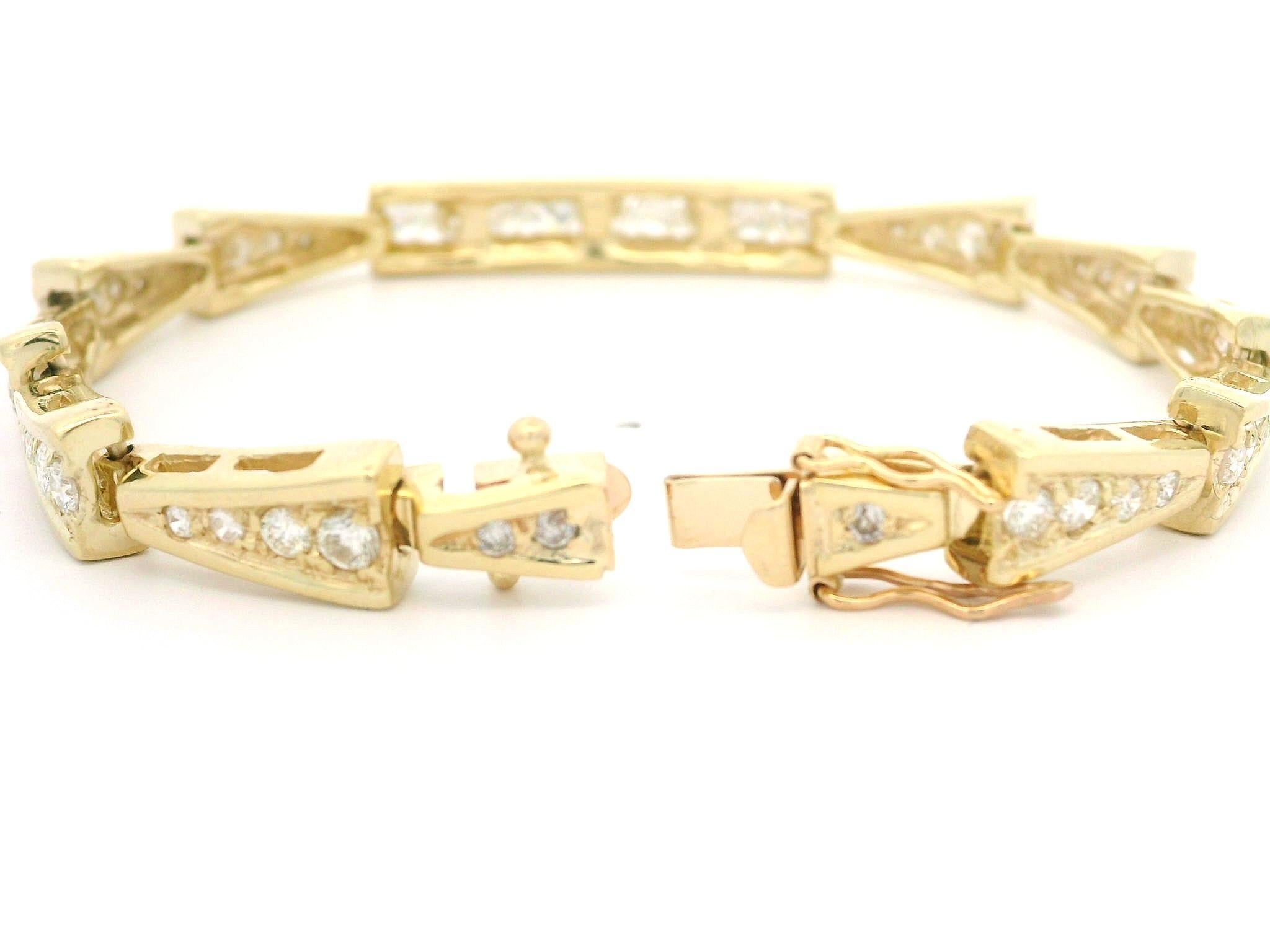 Bracelet à maillons triangulaires à chevrons en or 14 carats avec diamants brillants de 2,95 carats en vente 5