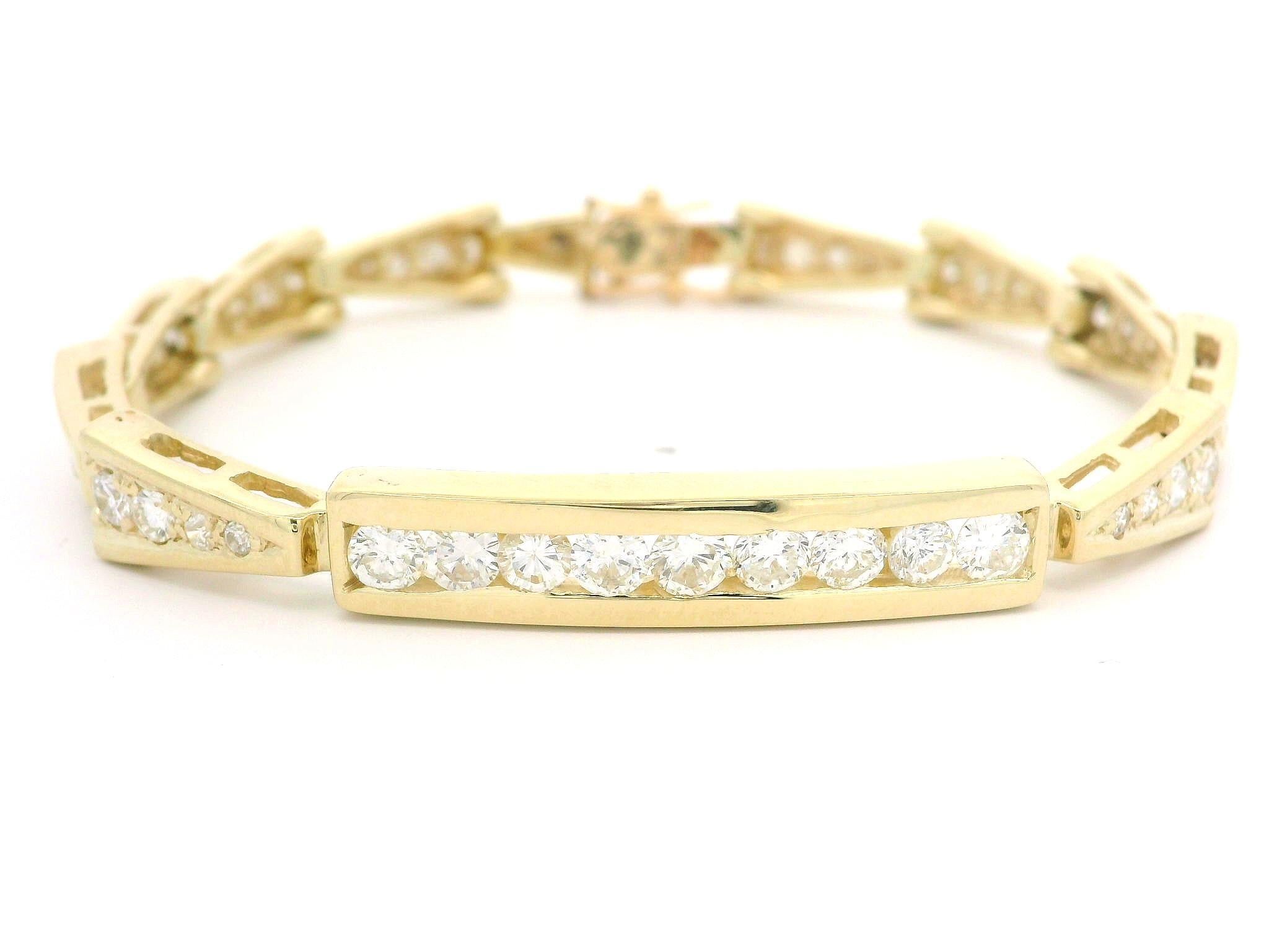 Bracelet à maillons triangulaires à chevrons en or 14 carats avec diamants brillants de 2,95 carats en vente 3