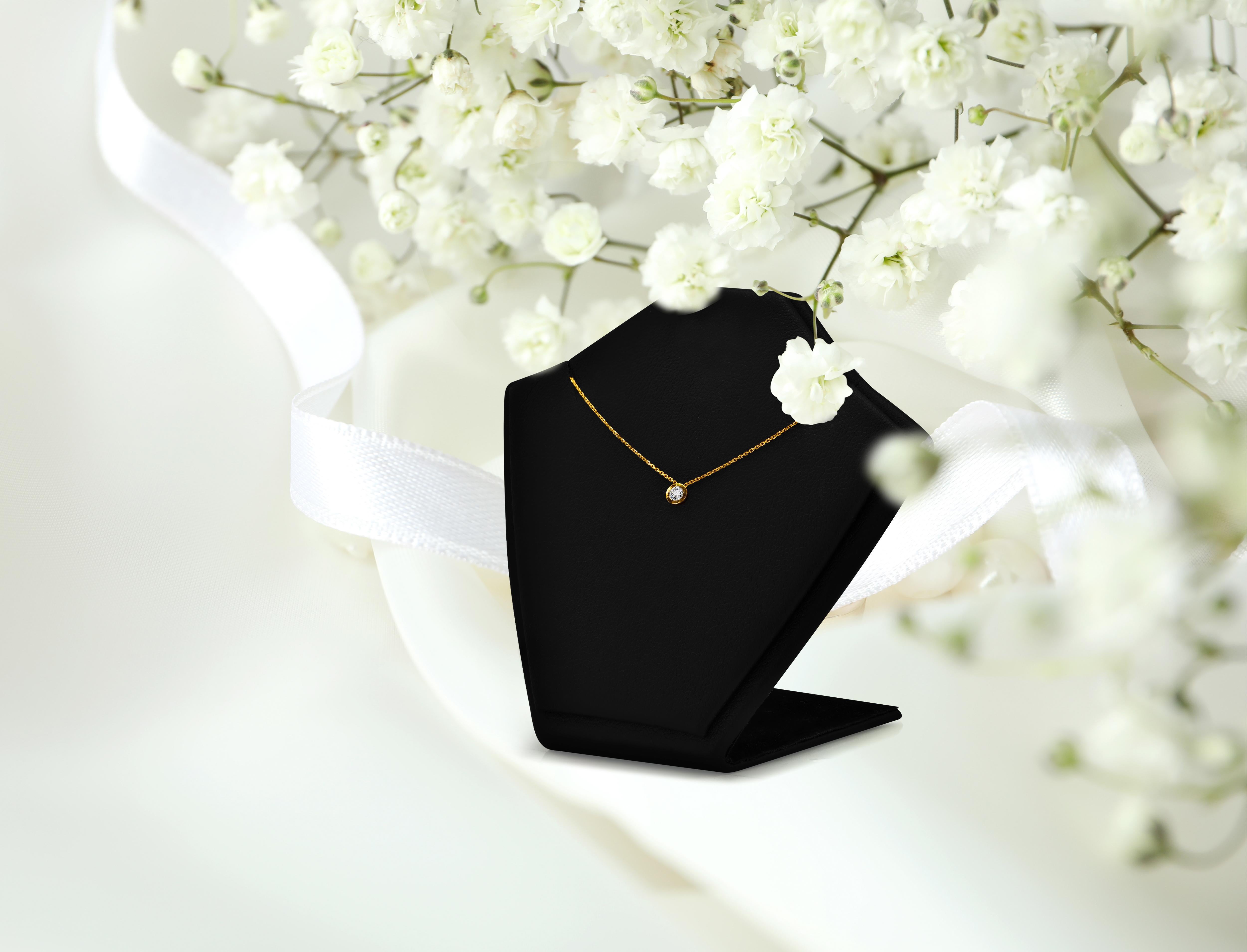 Collier à pendentif solitaire en or 14 carats avec diamants ronds taille brillant de 3 mm en vente 3