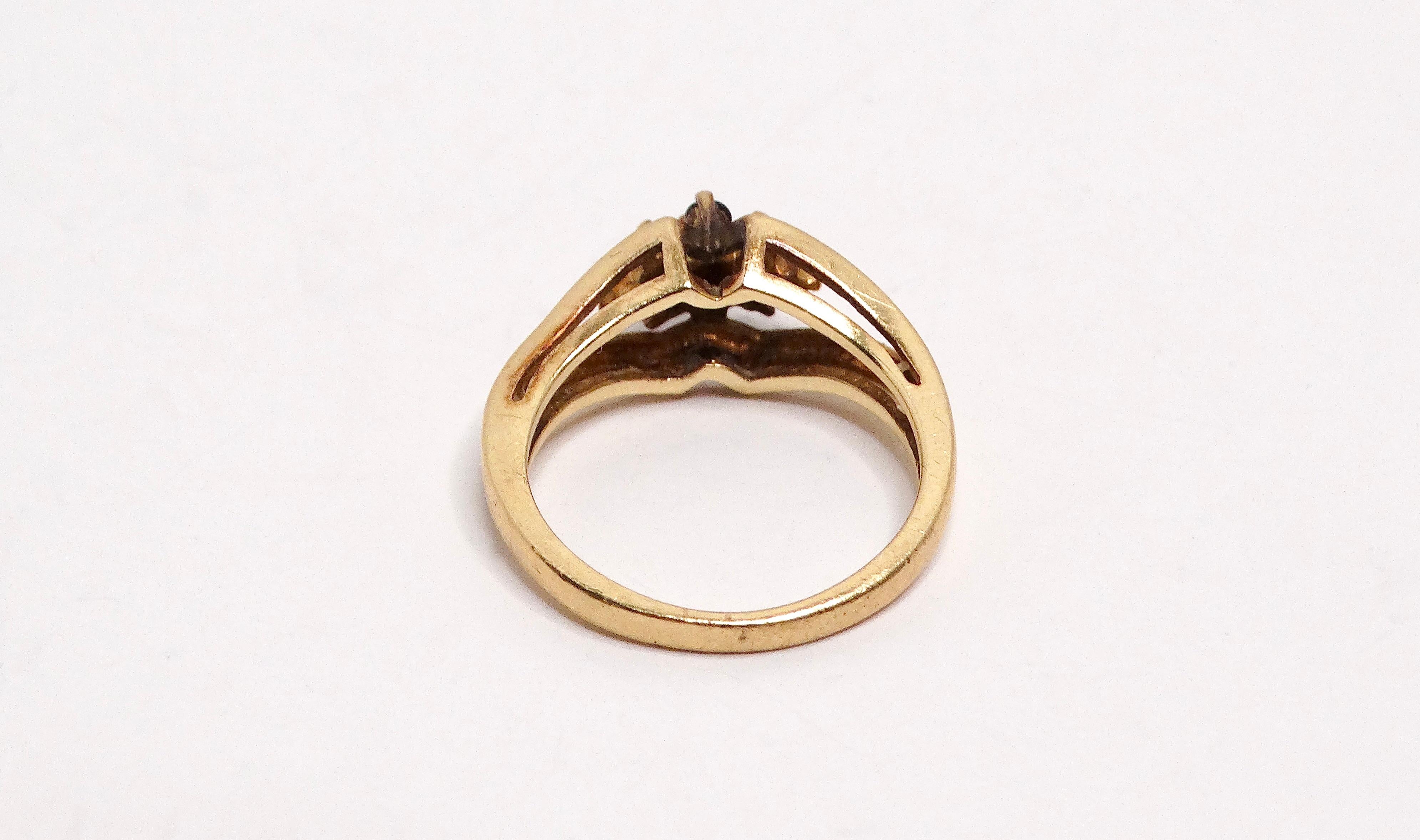 Women's or Men's 14k Gold 3 Natural Diamond and 5 Blue Sapphire Flower Ring Circa 1960s For Sale