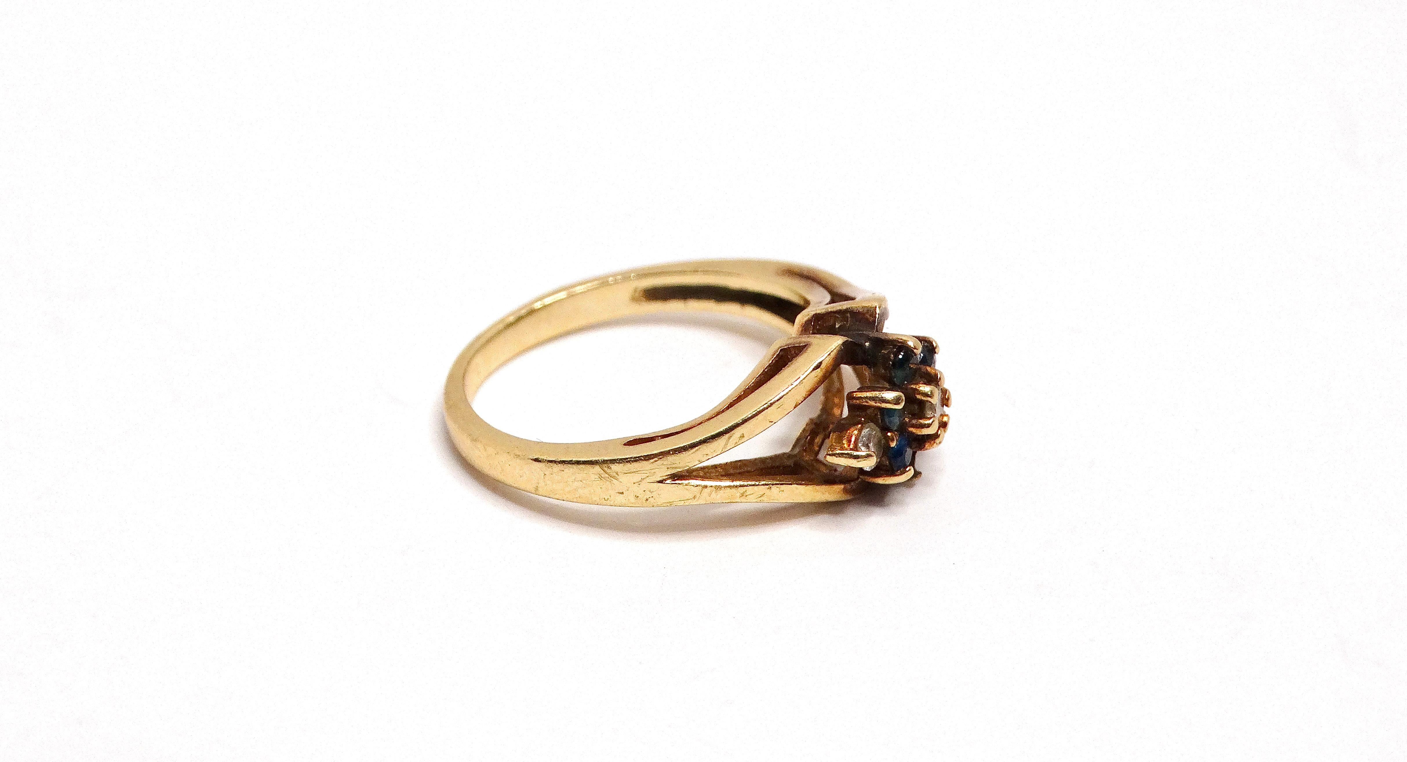 14k Gold 3 Natural Diamond and 5 Blue Sapphire Flower Ring Circa 1960s For Sale 2