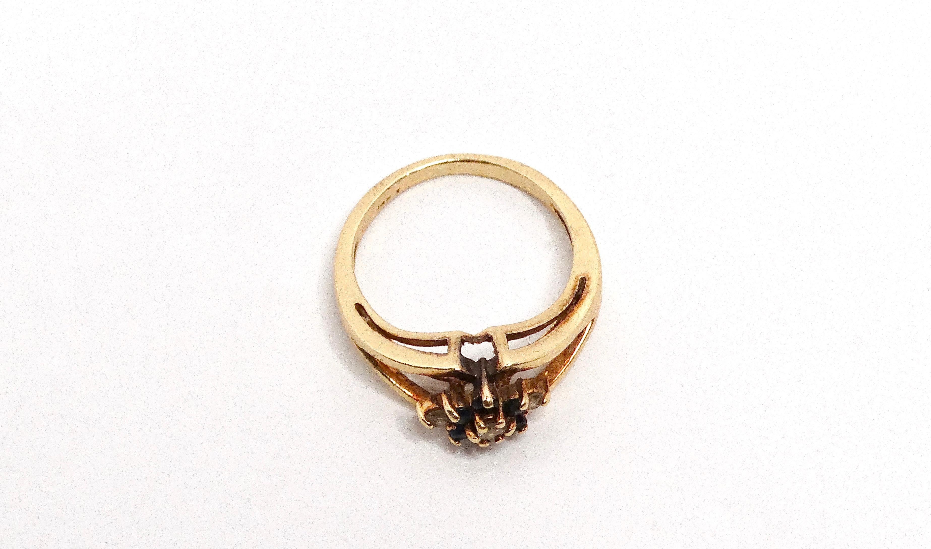 14k Gold 3 Natural Diamond and 5 Blue Sapphire Flower Ring Circa 1960s For Sale 3