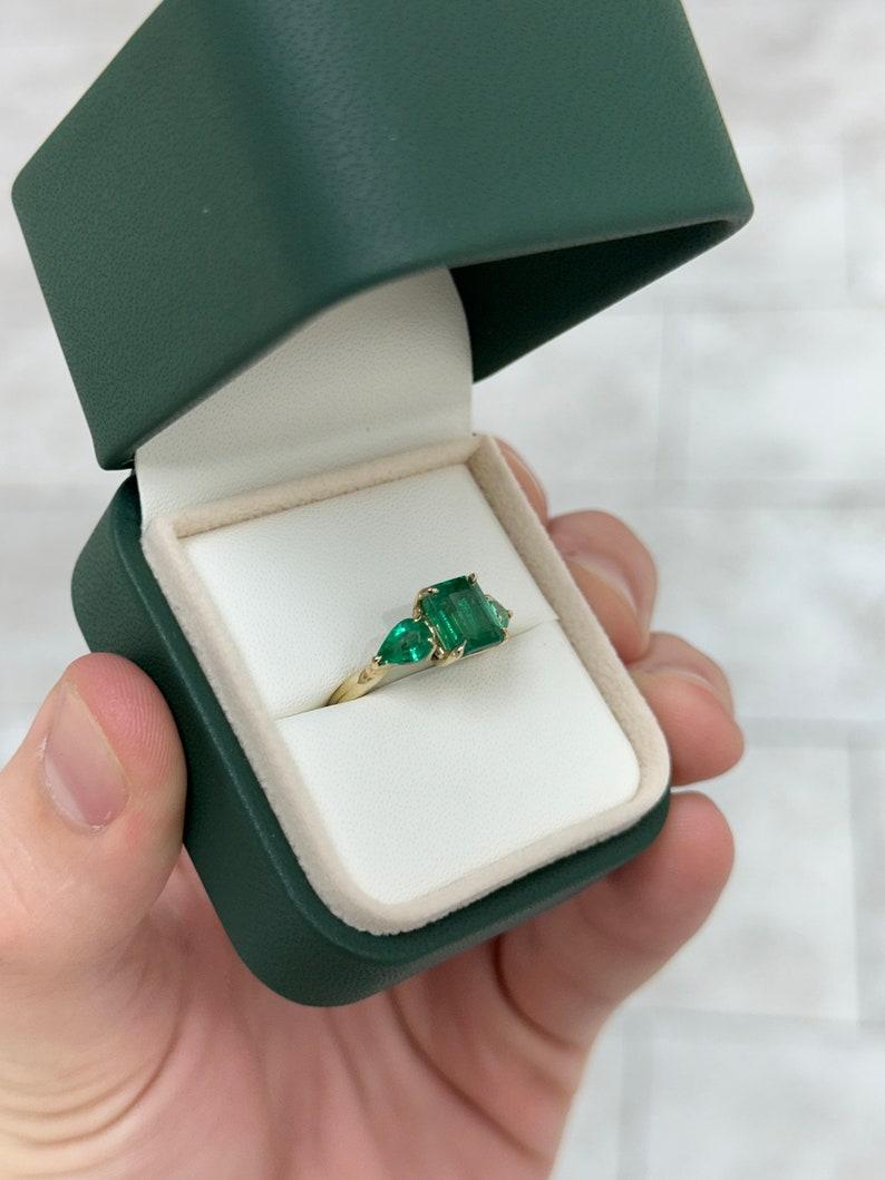 14K Gold 3.08tcw Asscher & Pear Cut Emerald Ring - Dark Green Trilogy Ring For Sale 1