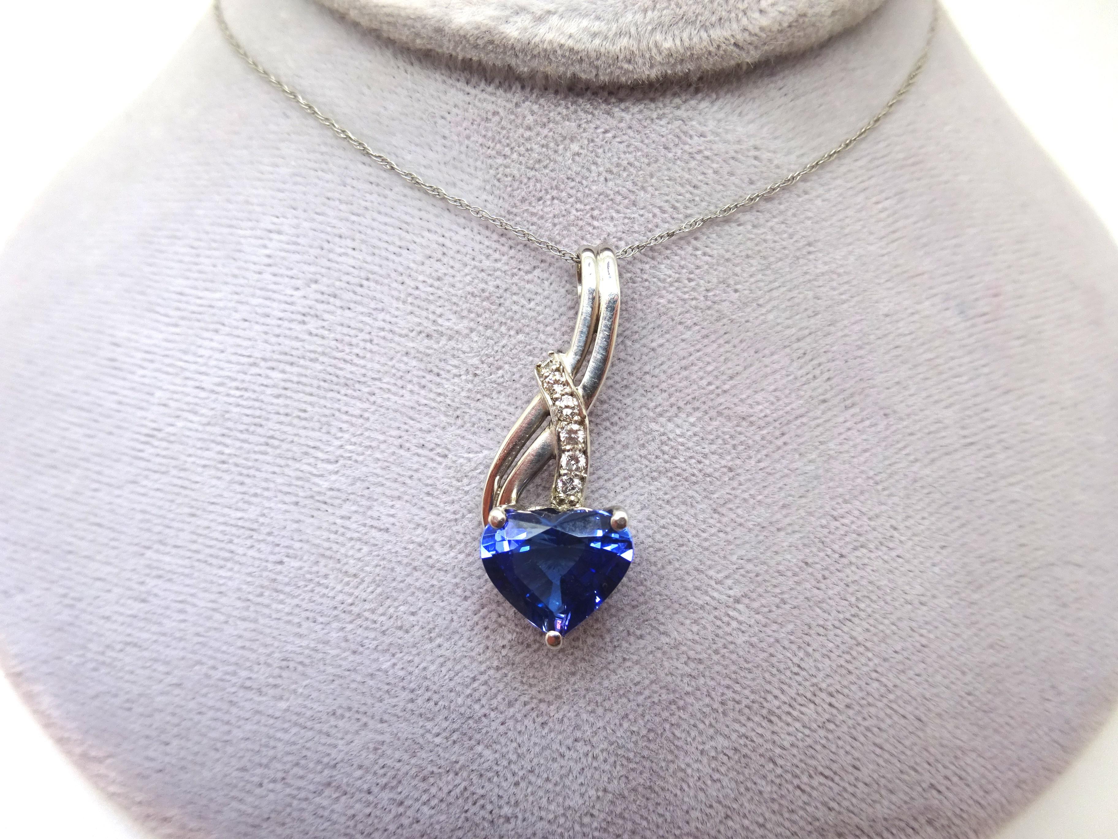 14k Gold 3.10ct Genuine Natural Tanzanite Heart Pendant with Diamonds '#J672' In Excellent Condition For Sale In Big Bend, WI