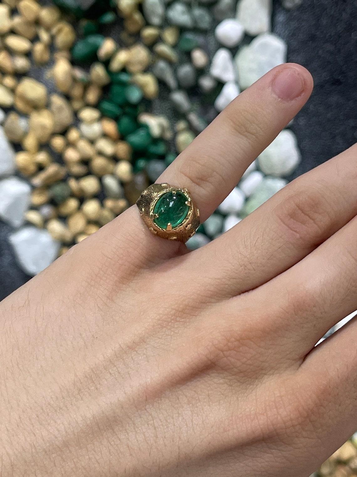 Art déco Bague solitaire en or jaune 14 carats avec émeraude cabochon de 3,13 carats, déclaration rose en vente