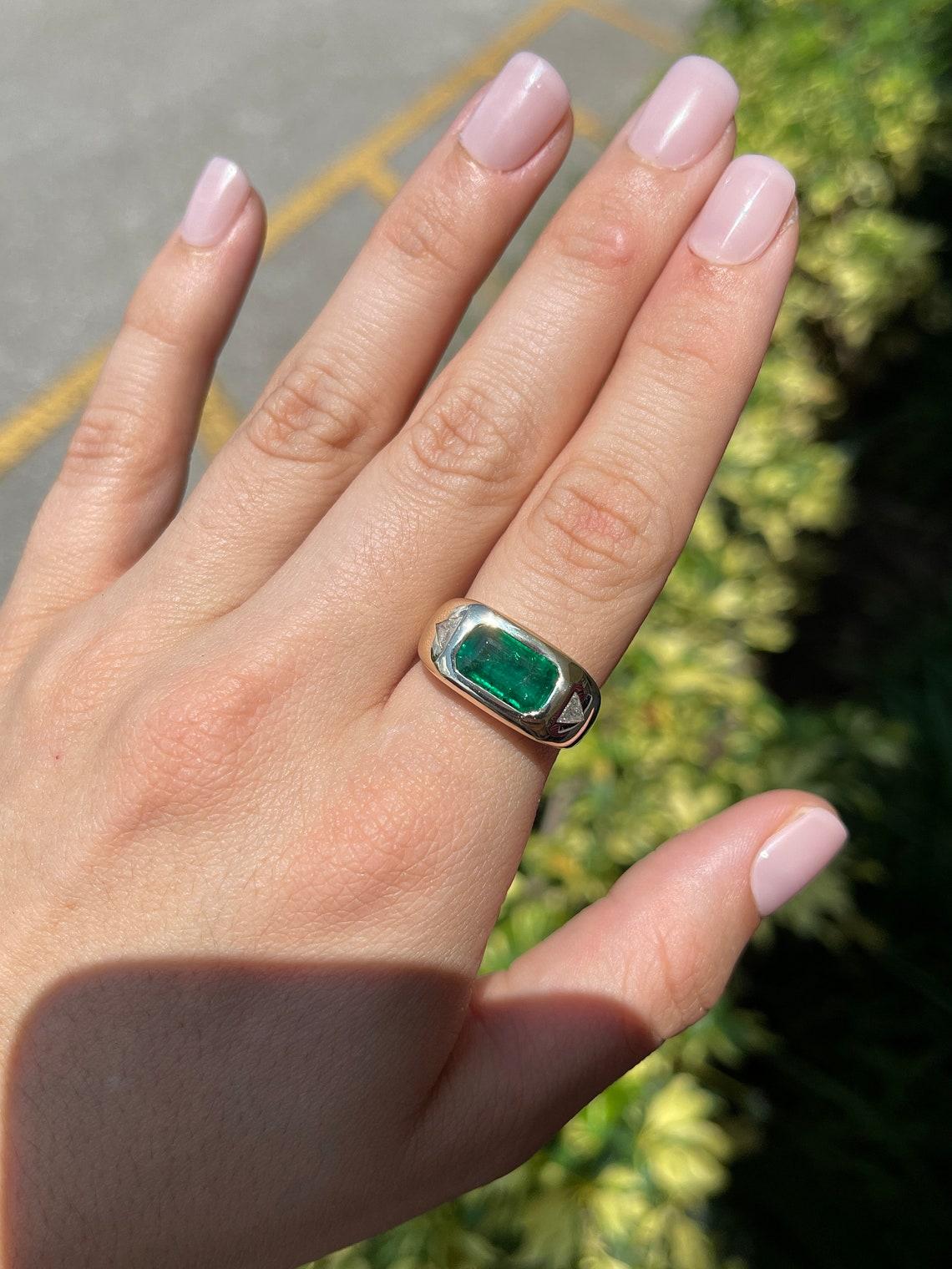 Women's 14K Gold 3.75tcw Rich Forest Green Emerald & Trillion Diamond Three Stone Ring For Sale