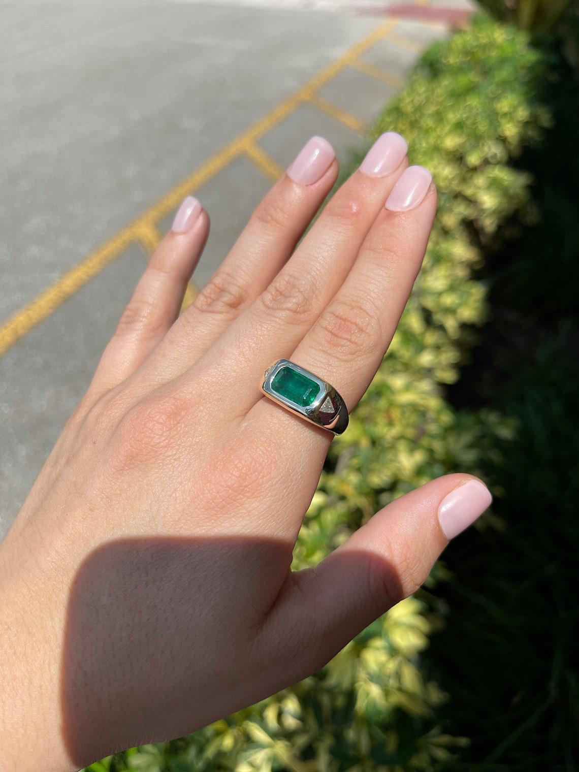 14K Gold 3.75tcw Rich Forest Green Emerald & Trillion Diamond Three Stone Ring For Sale 1