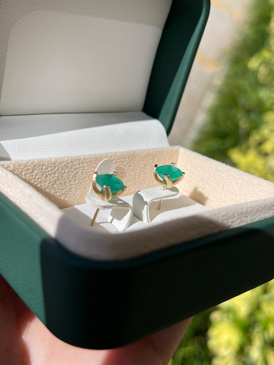 Boucles d'oreilles en or 14K 3.75tcw Round Cut Colombian Emerald Stud Ears 7.8mm en vente 2