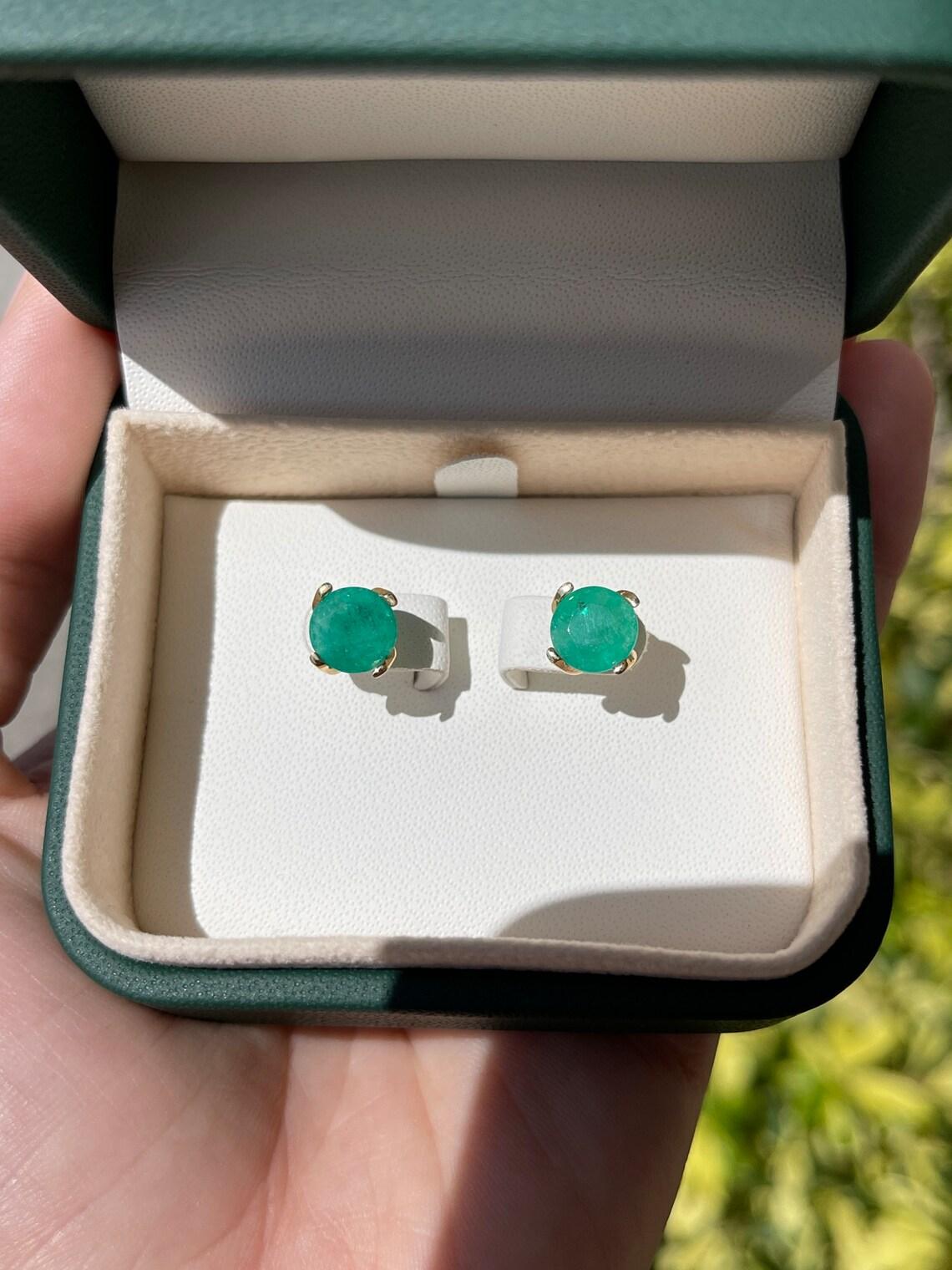 Boucles d'oreilles en or 14K 3.75tcw Round Cut Colombian Emerald Stud Ears 7.8mm en vente 3