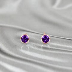 Pendientes de oro de 14 quilates con gema redonda de 4 mm Pendientes de piedra de nacimiento