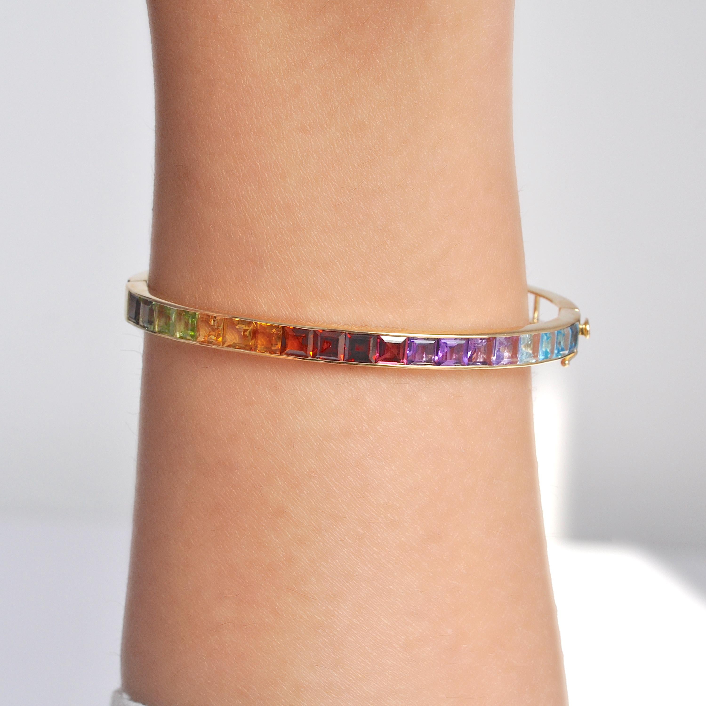 Contemporaneo Bracciale Pride con gemme arcobaleno multicolori incastonate a canale in oro 14K da 4 mm. in vendita