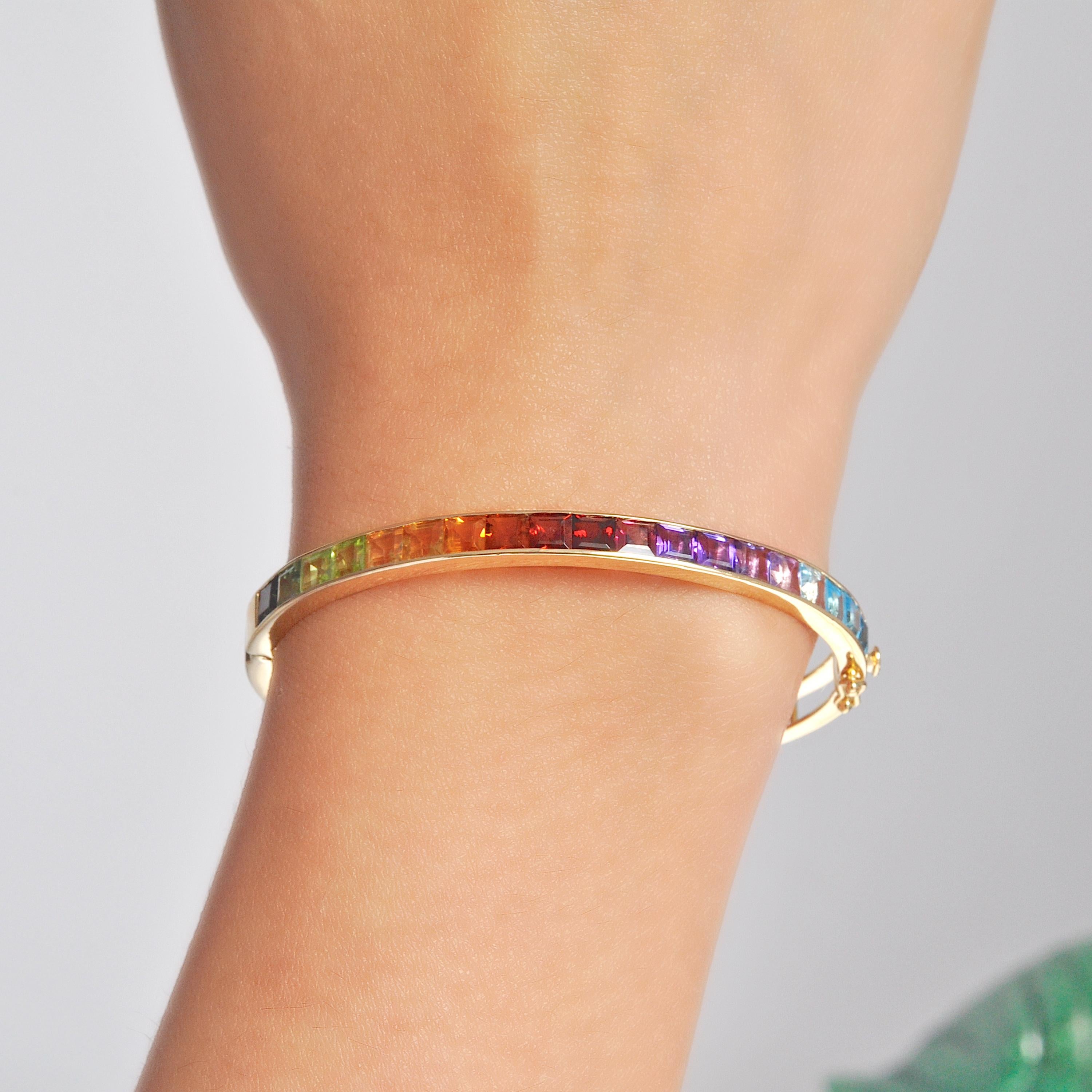 Bracciale Pride con gemme arcobaleno multicolori incastonate a canale in oro 14K da 4 mm. in vendita 2