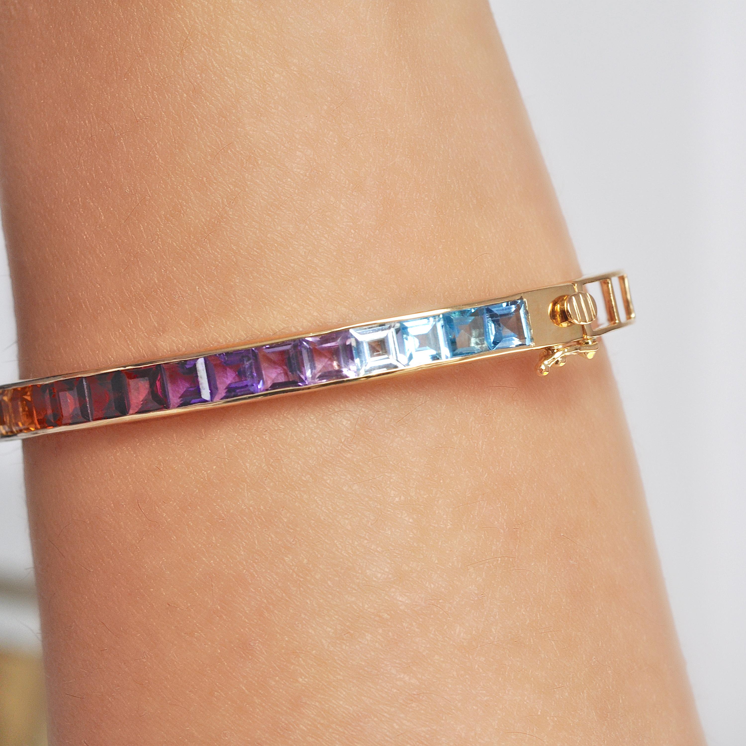 Bracciale Pride con gemme arcobaleno multicolori incastonate a canale in oro 14K da 4 mm. in vendita 3