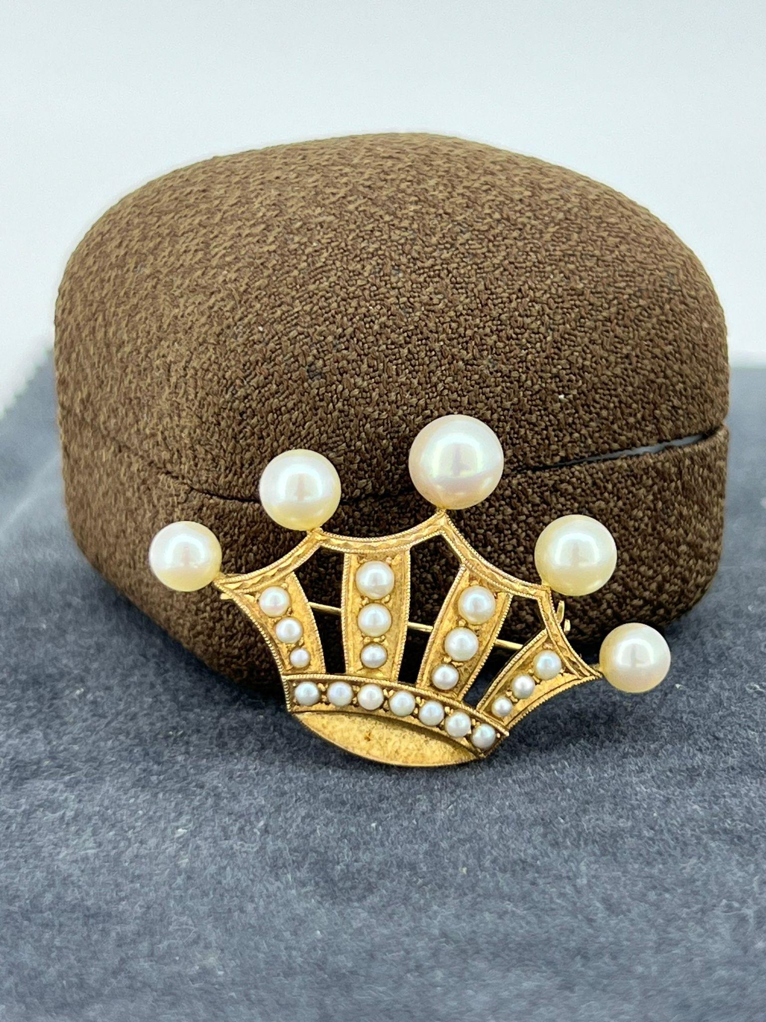 Crafted with refined elegance
this intricate Coronet Brooch 
is dating from late 1940’s – early 1950’s. 

 Of lovely coronet design, 
associated with nobility,
it features 5 large pearls,
ranging in size from 6mm to 7.5mm  
of gorgeous colour &