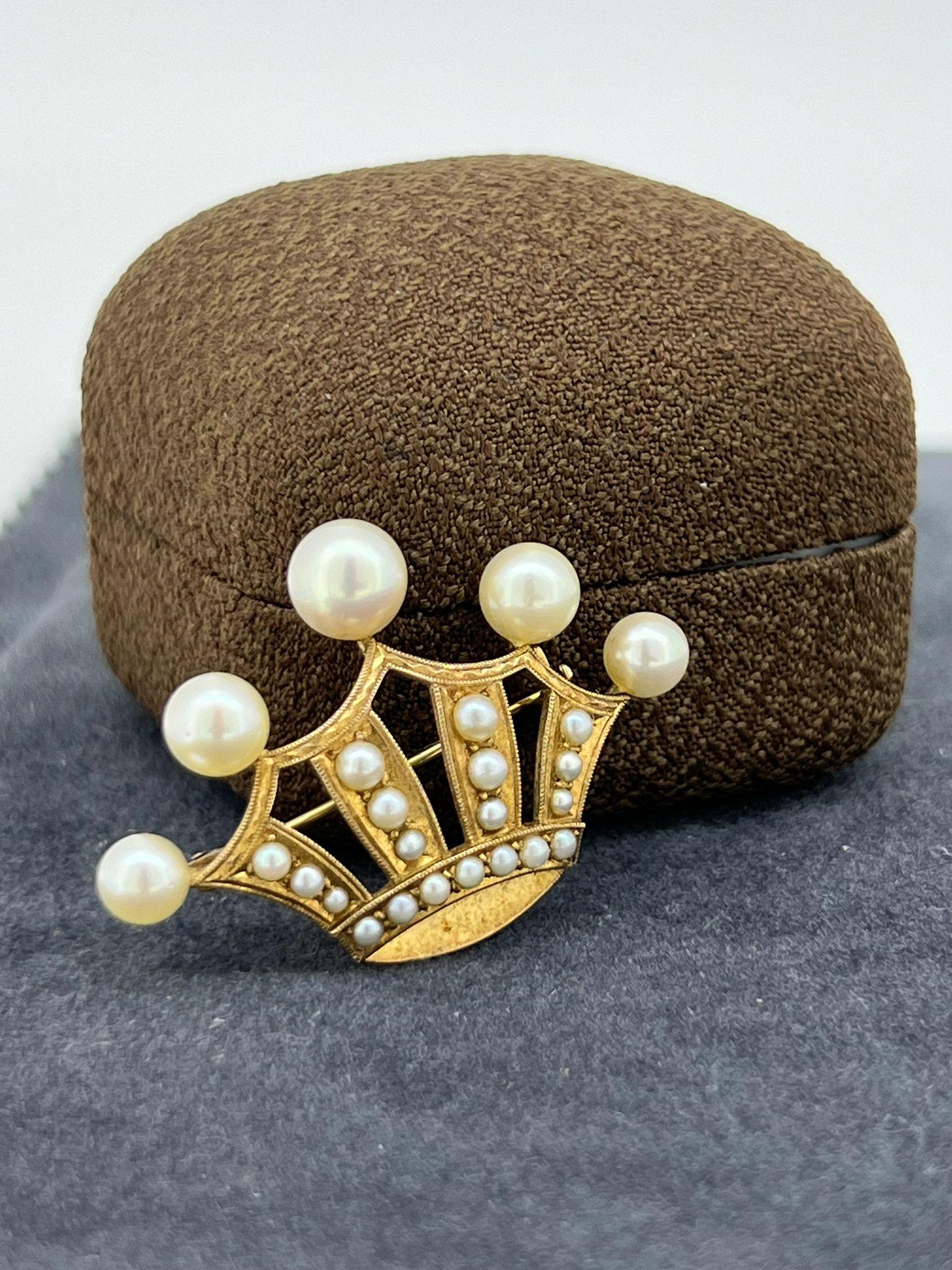 Round Cut 14K Gold 5-Pearl Coronet Brooch, set with Seed Pearls, Retro c1950's . For Sale