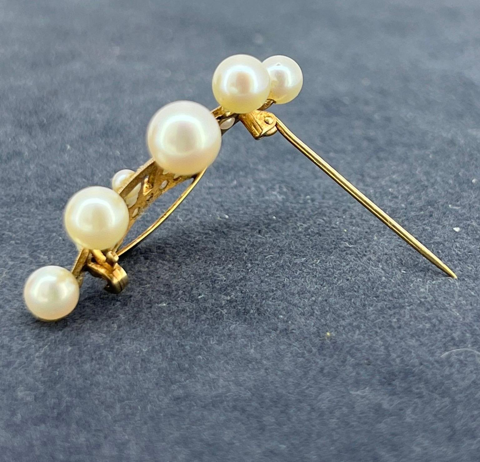 14K Gold 5-Pearl Coronet Brooch, set with Seed Pearls, Retro c1950's . For Sale 1